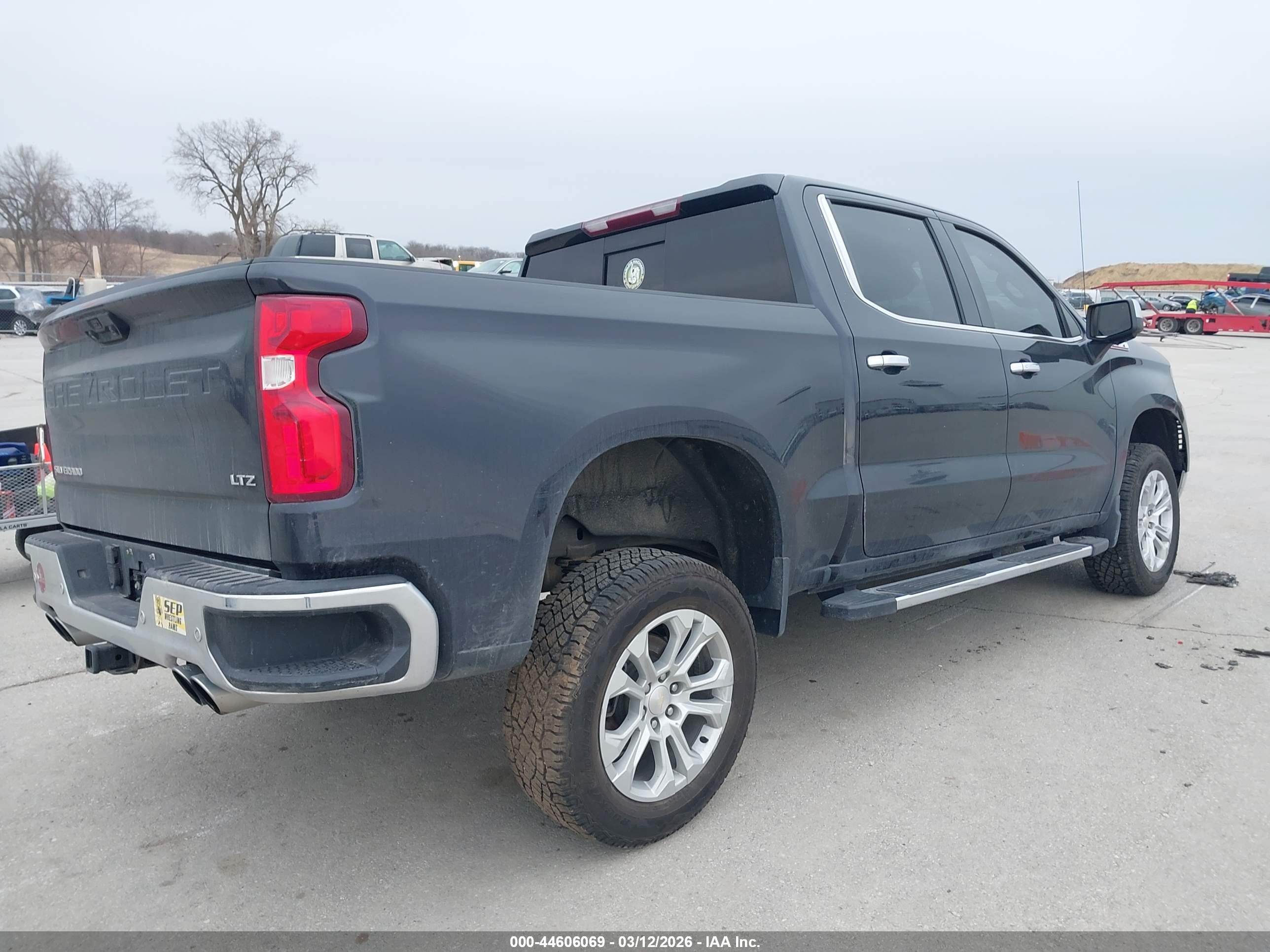 CHEVROLET SILVERADO image 4