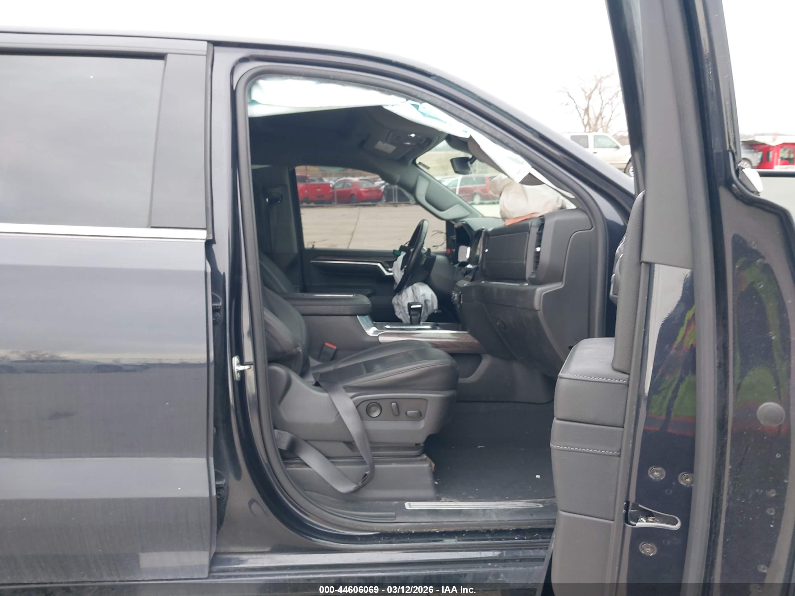 CHEVROLET SILVERADO image 5