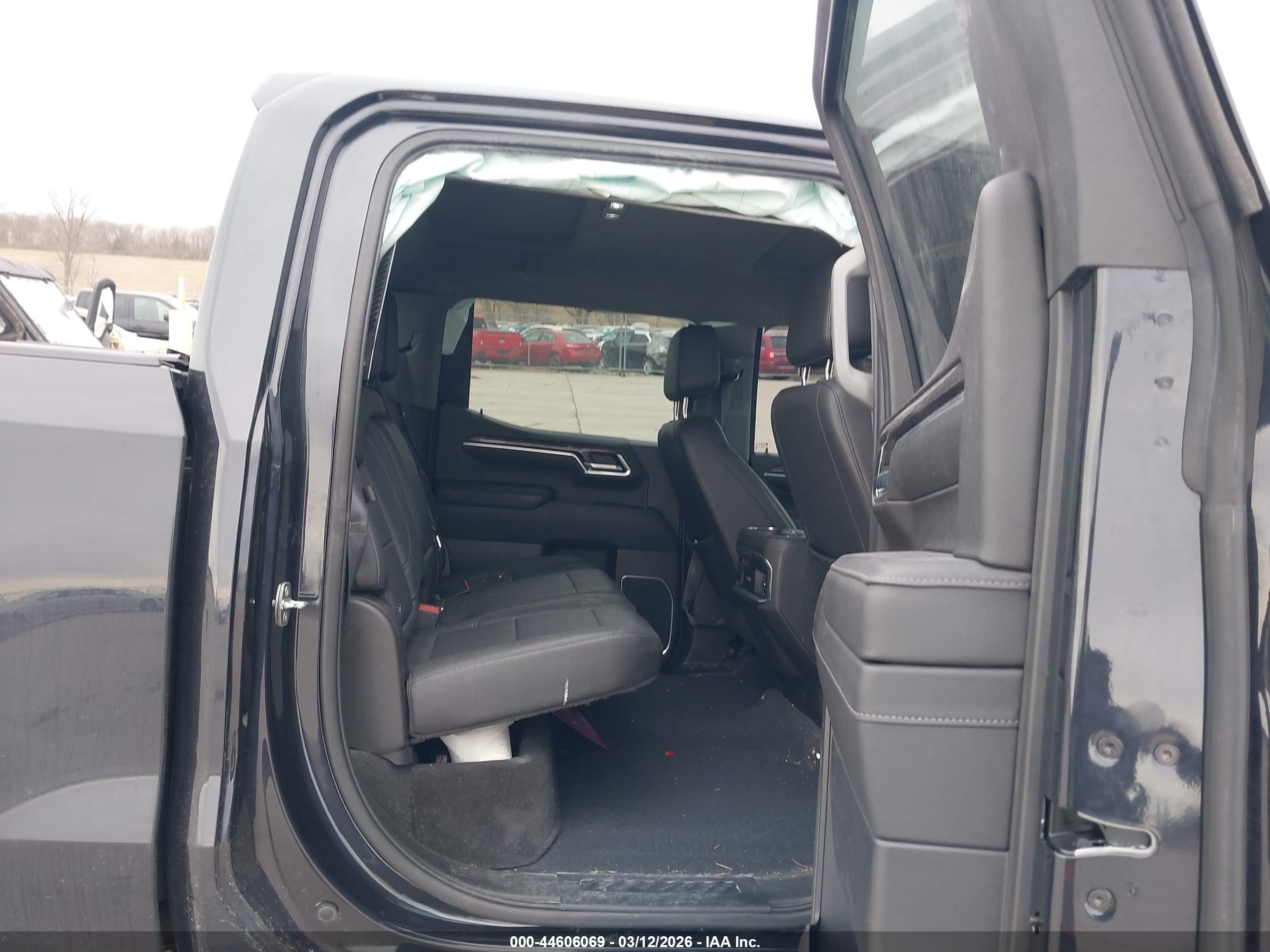 CHEVROLET SILVERADO image 8