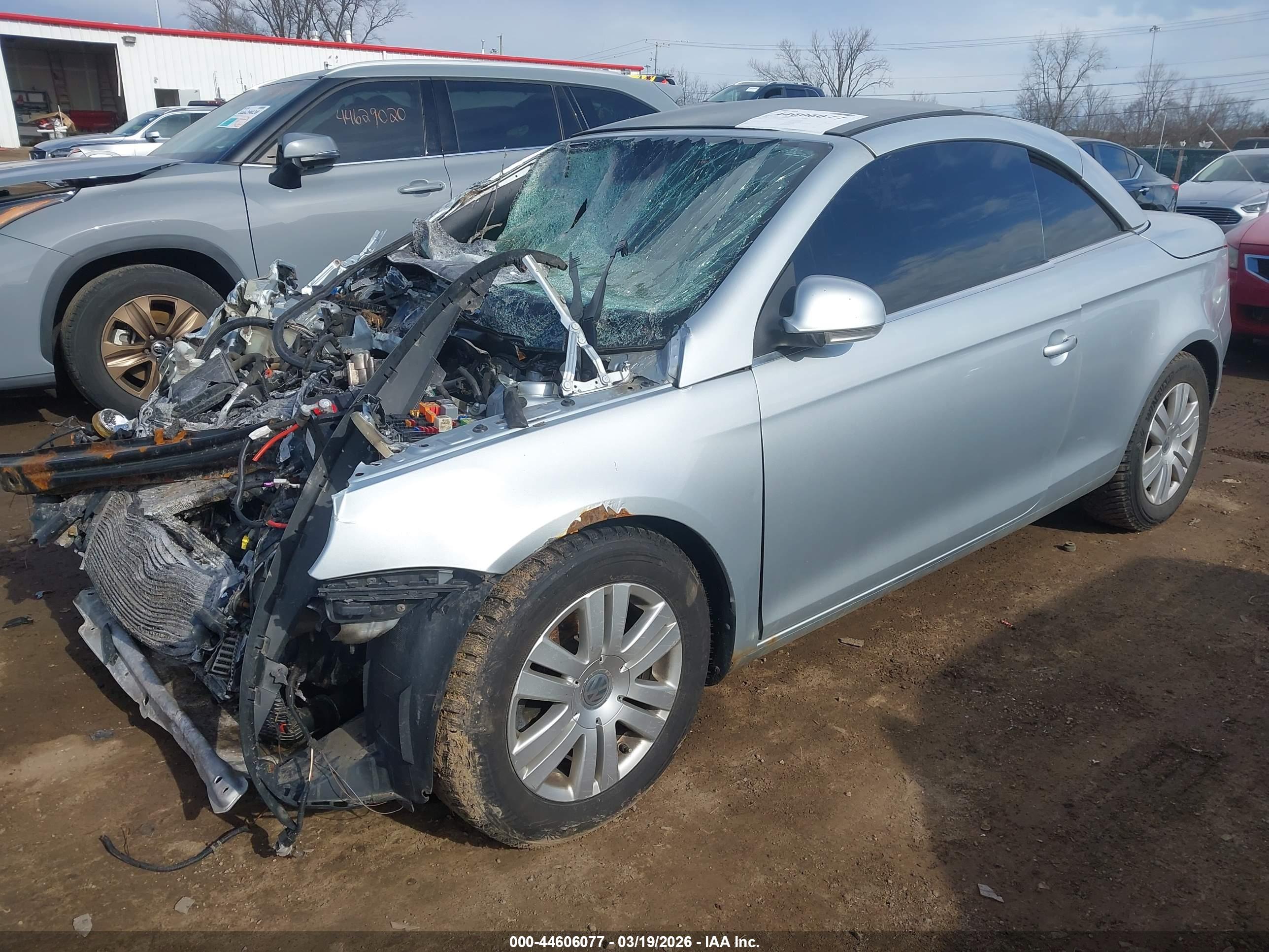 VOLKSWAGEN EOS image 2