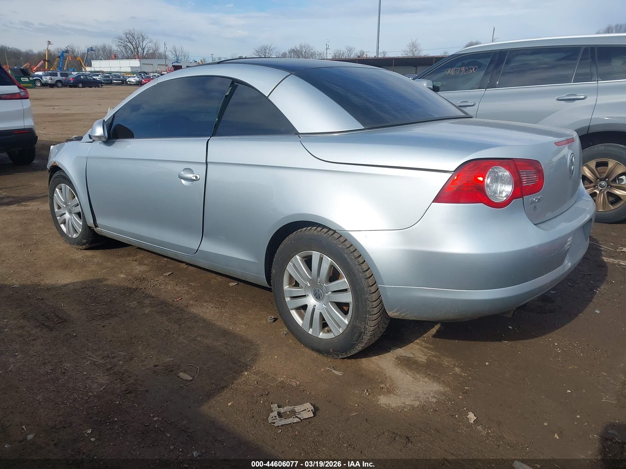 VOLKSWAGEN EOS image 3
