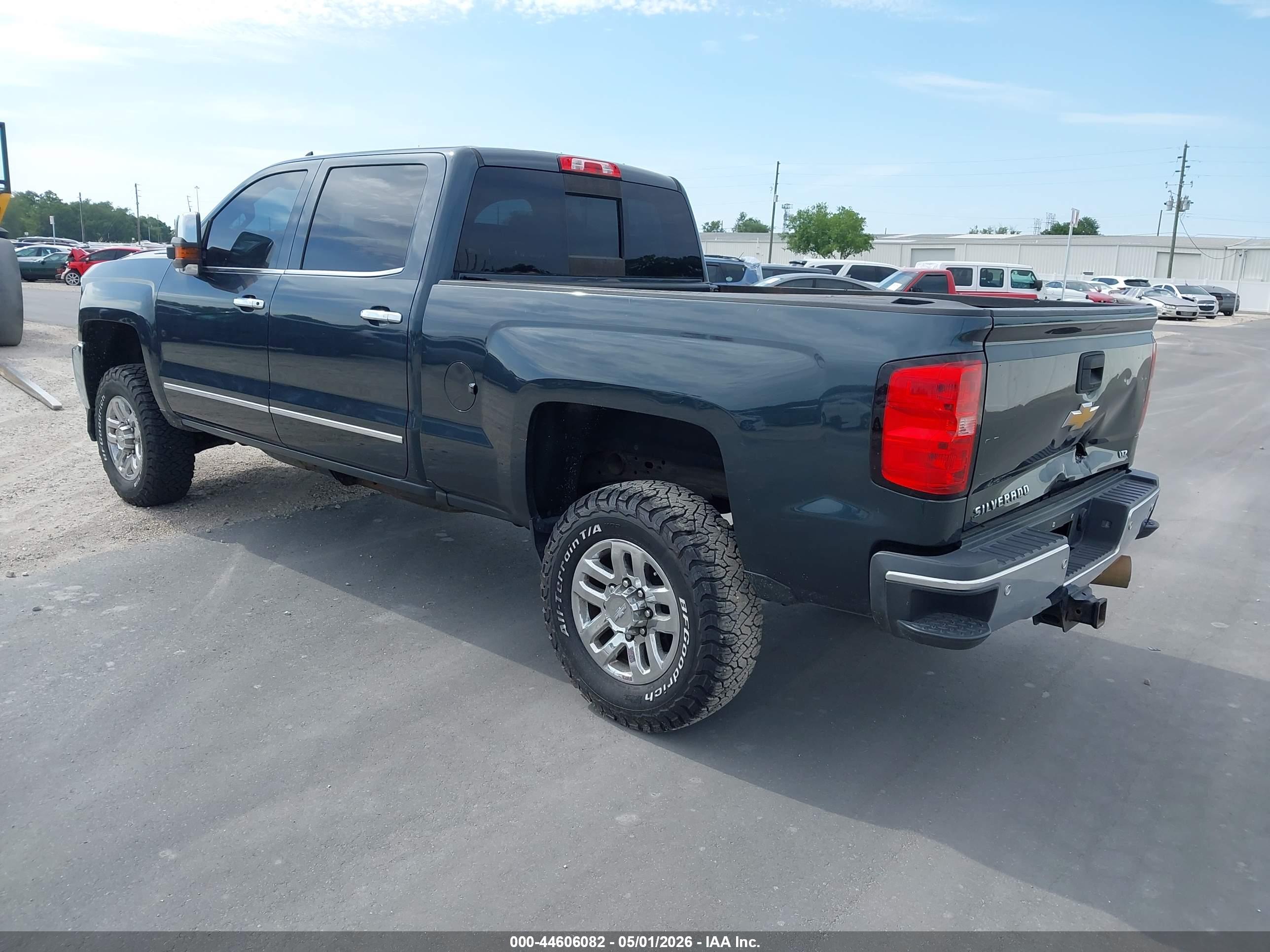 CHEVROLET SILVERADO image 3