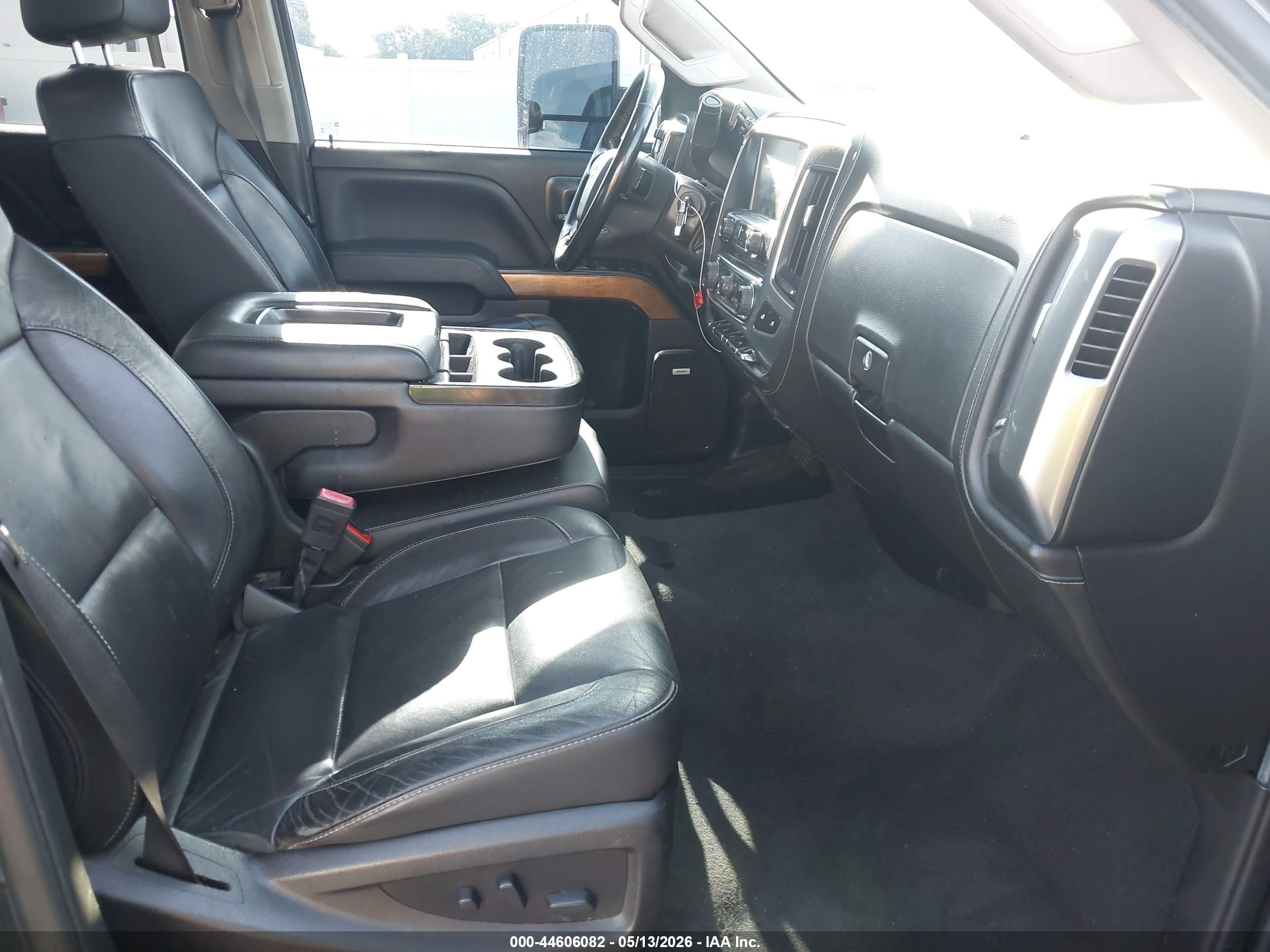 CHEVROLET SILVERADO image 5