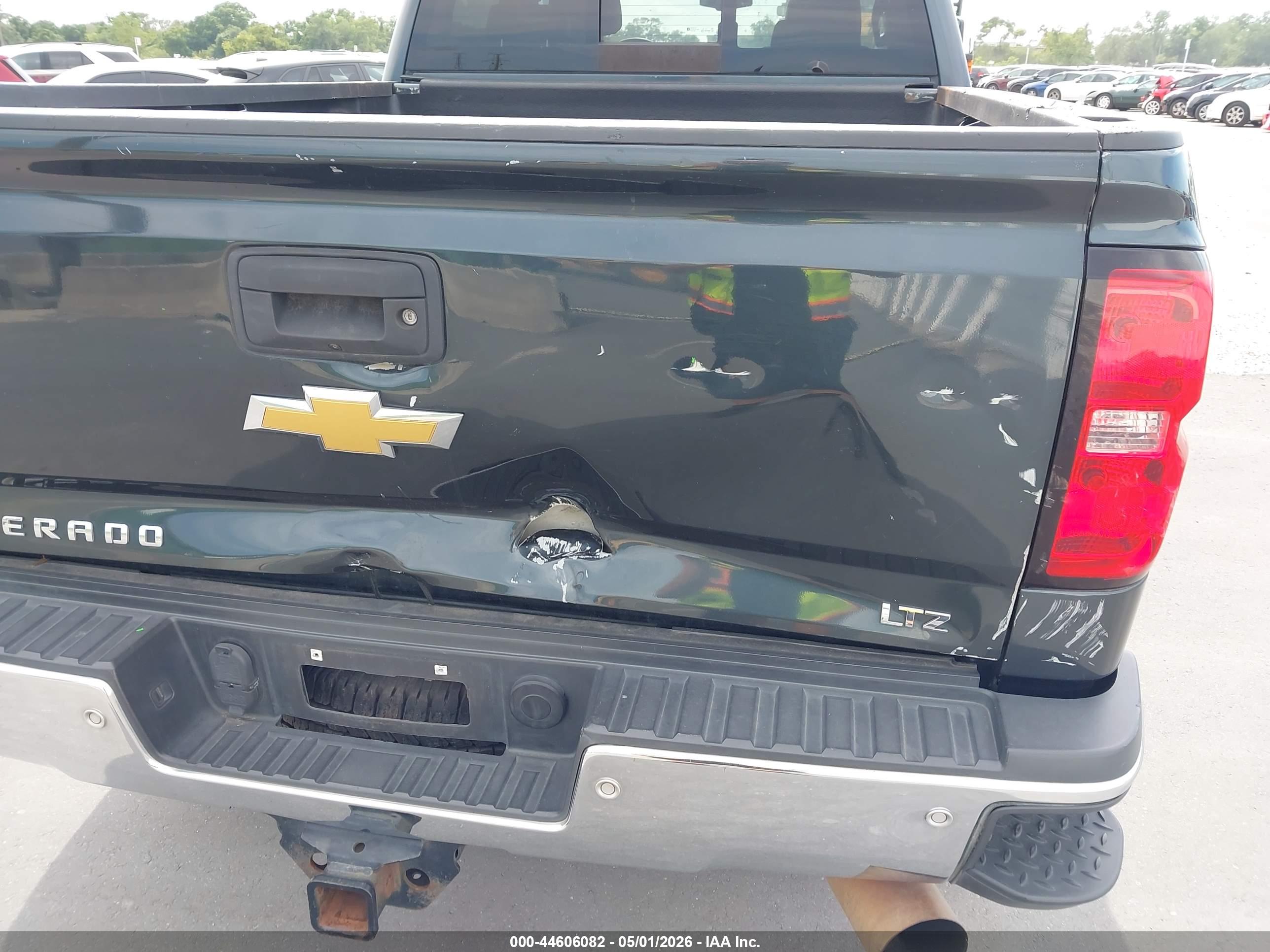 CHEVROLET SILVERADO image 6