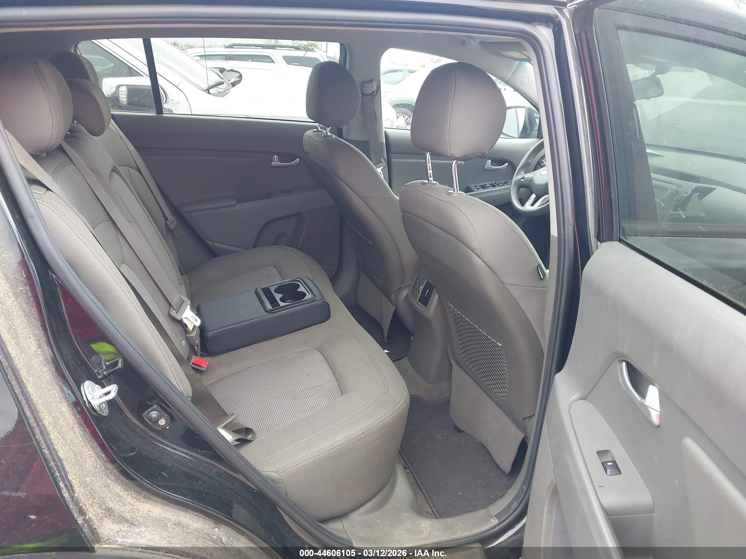 KIA SPORTAGE image 8