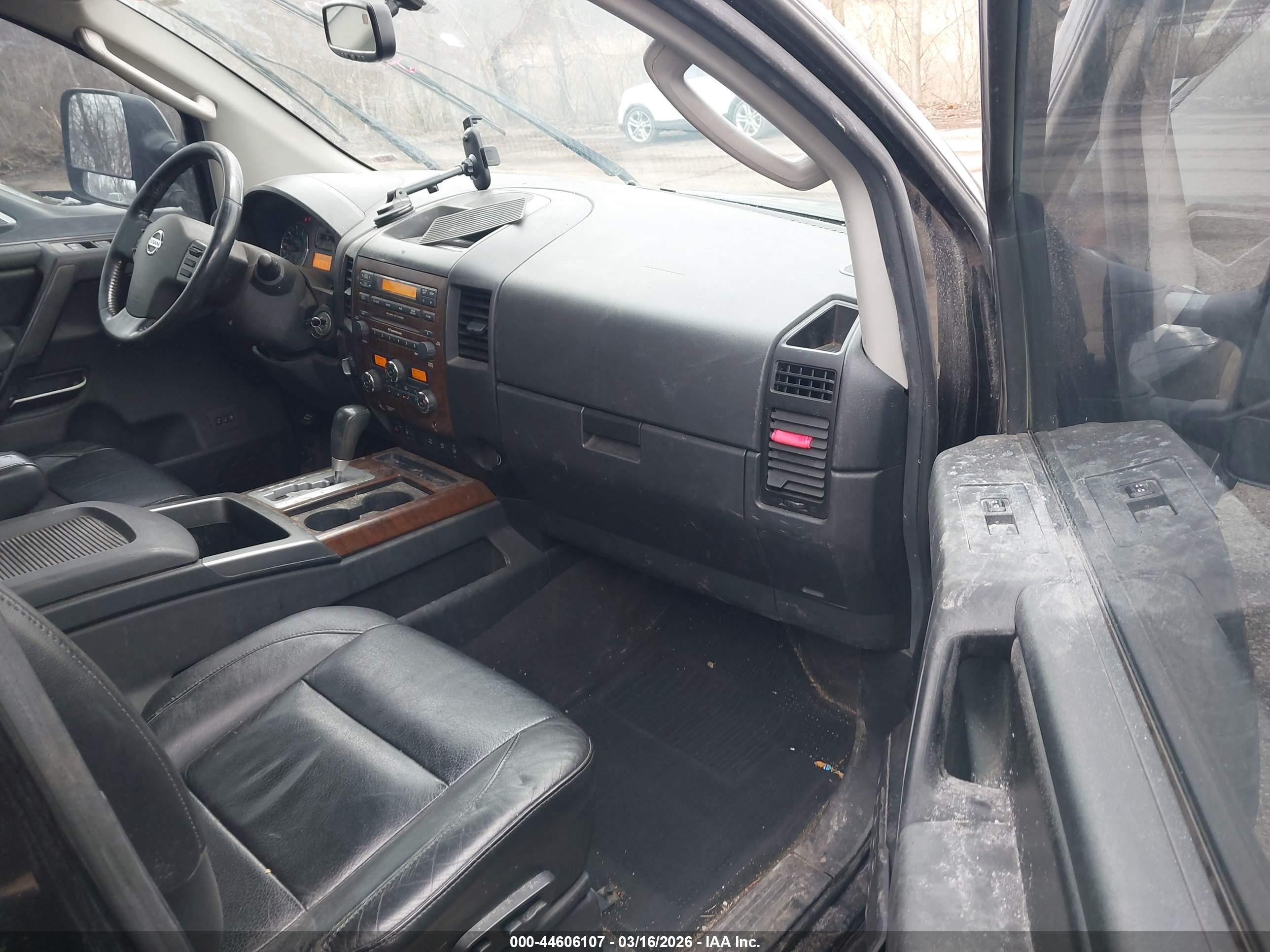 NISSAN TITAN image 5
