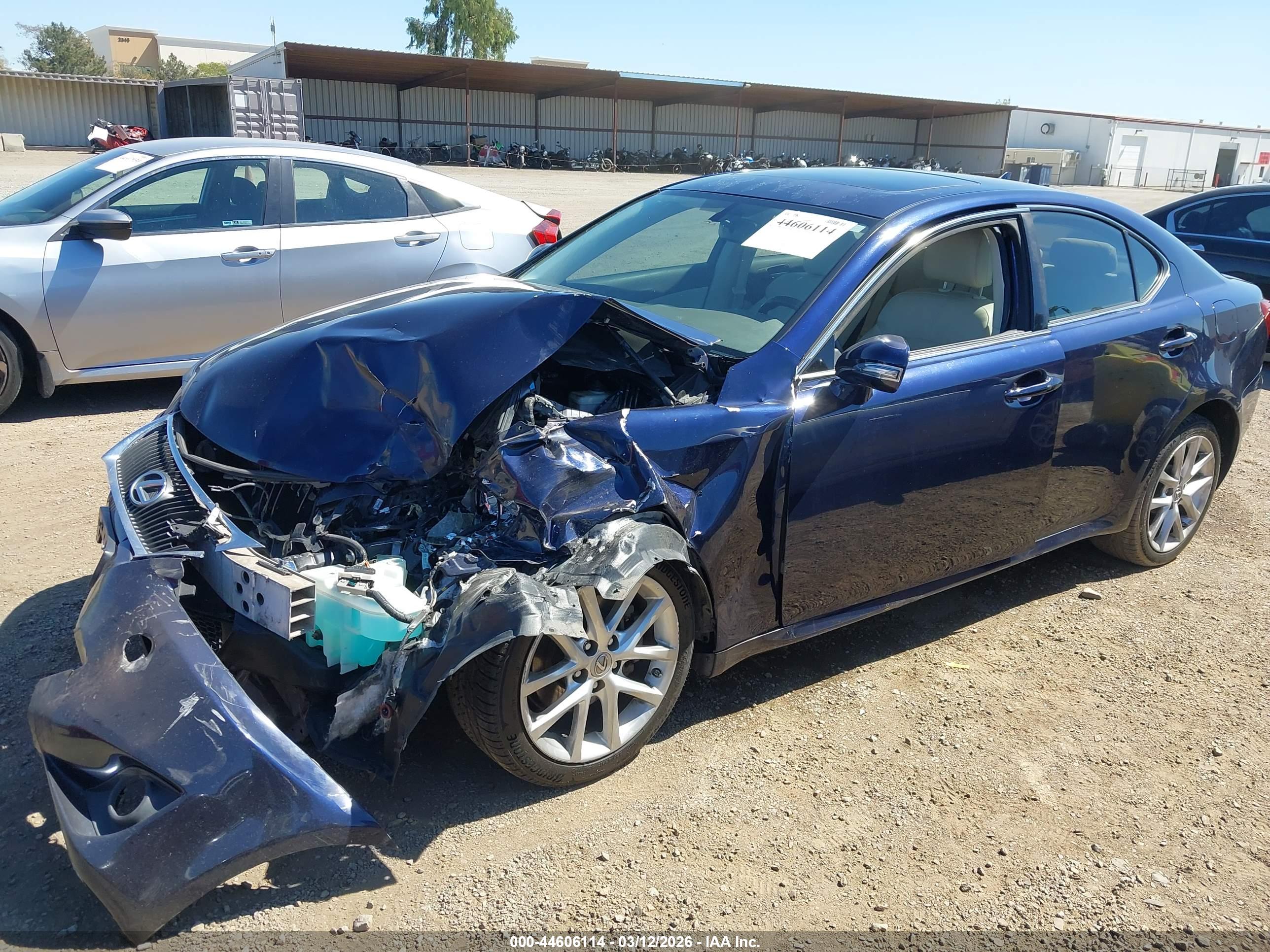 LEXUS IS image 2