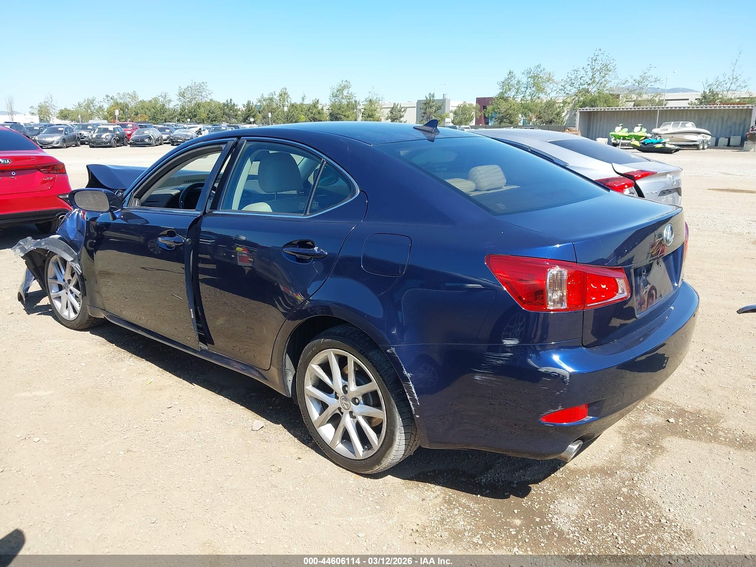 LEXUS IS image 3