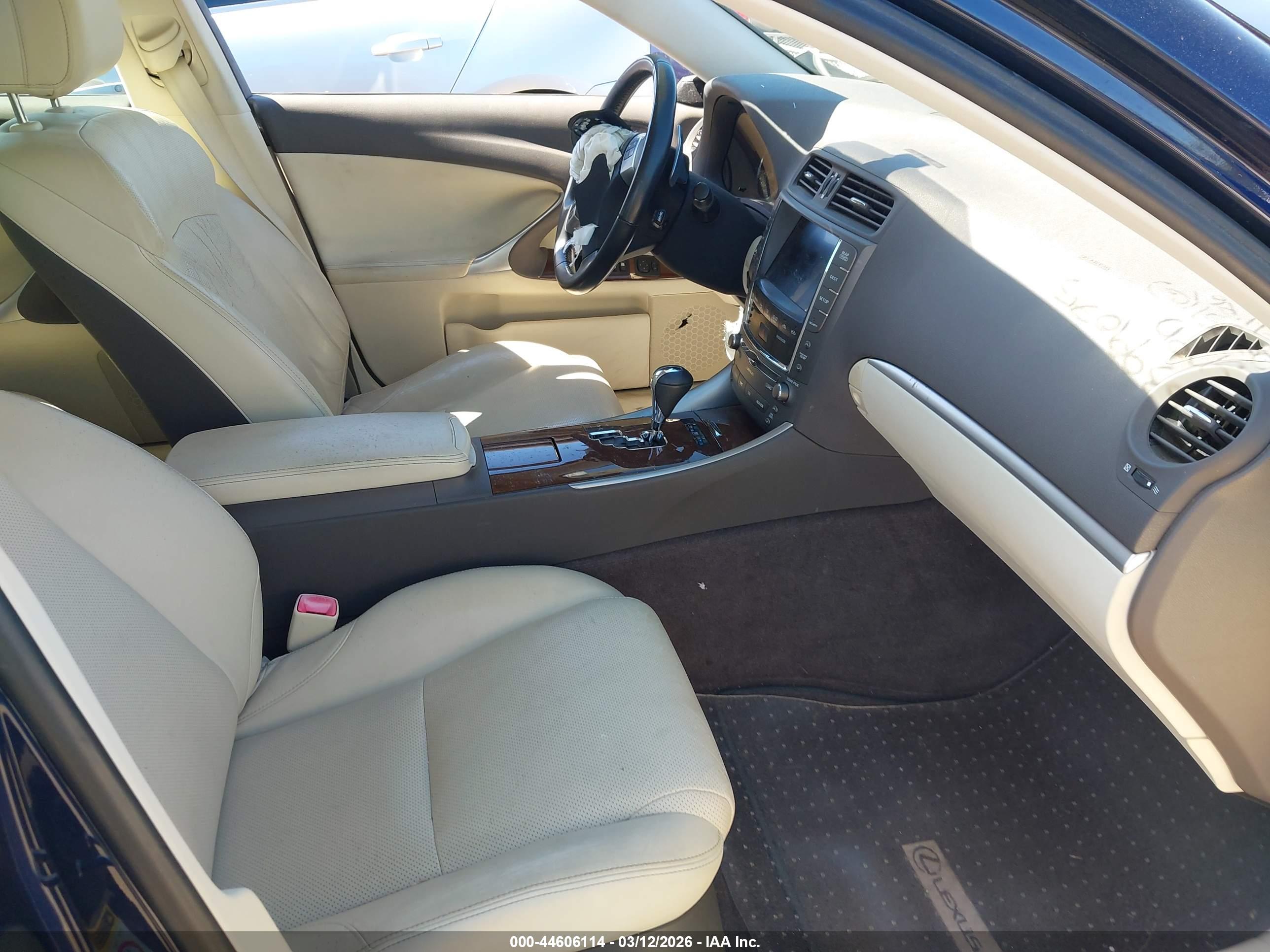 LEXUS IS image 5