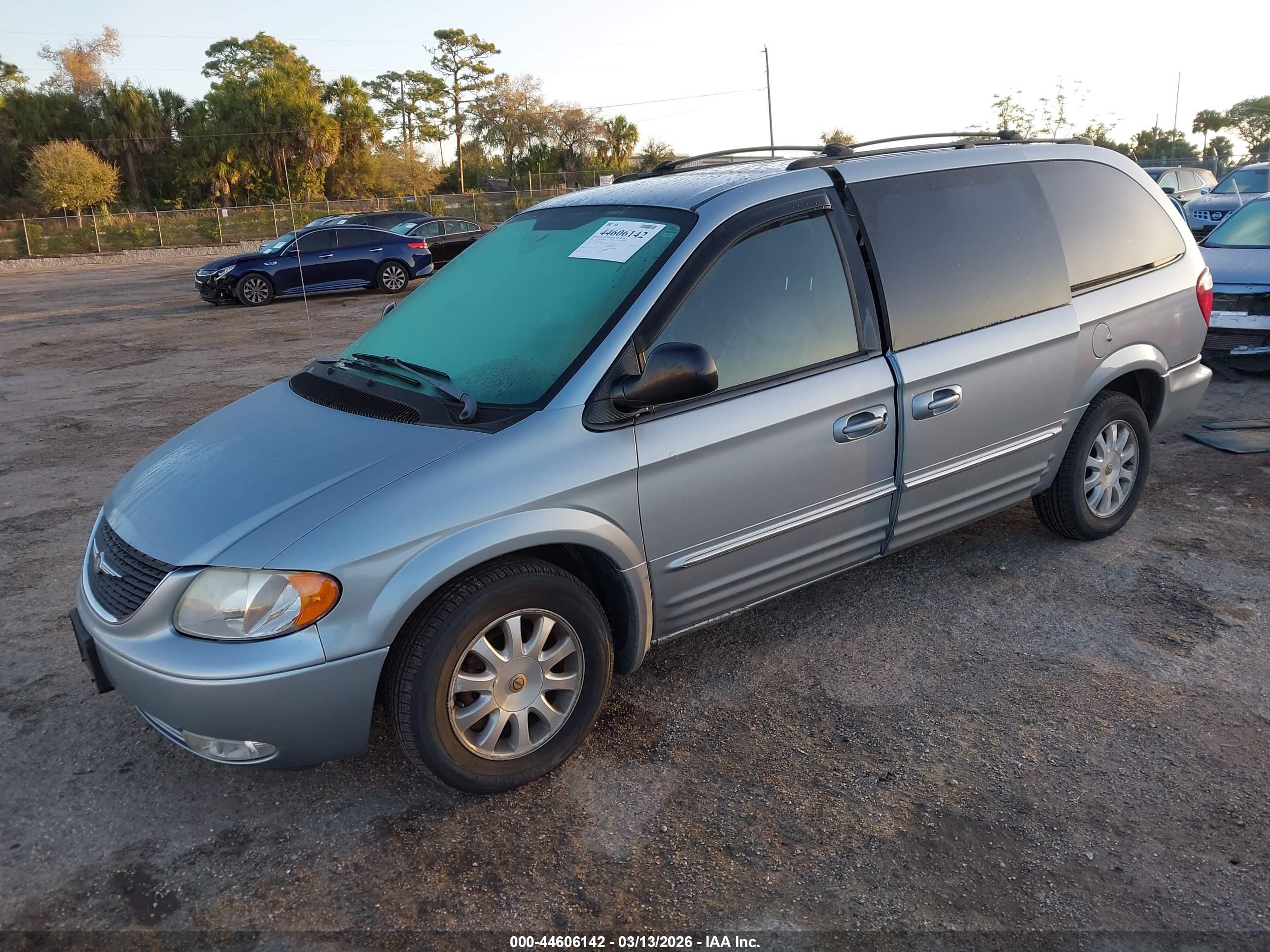 CHRYSLER TOWN image 2