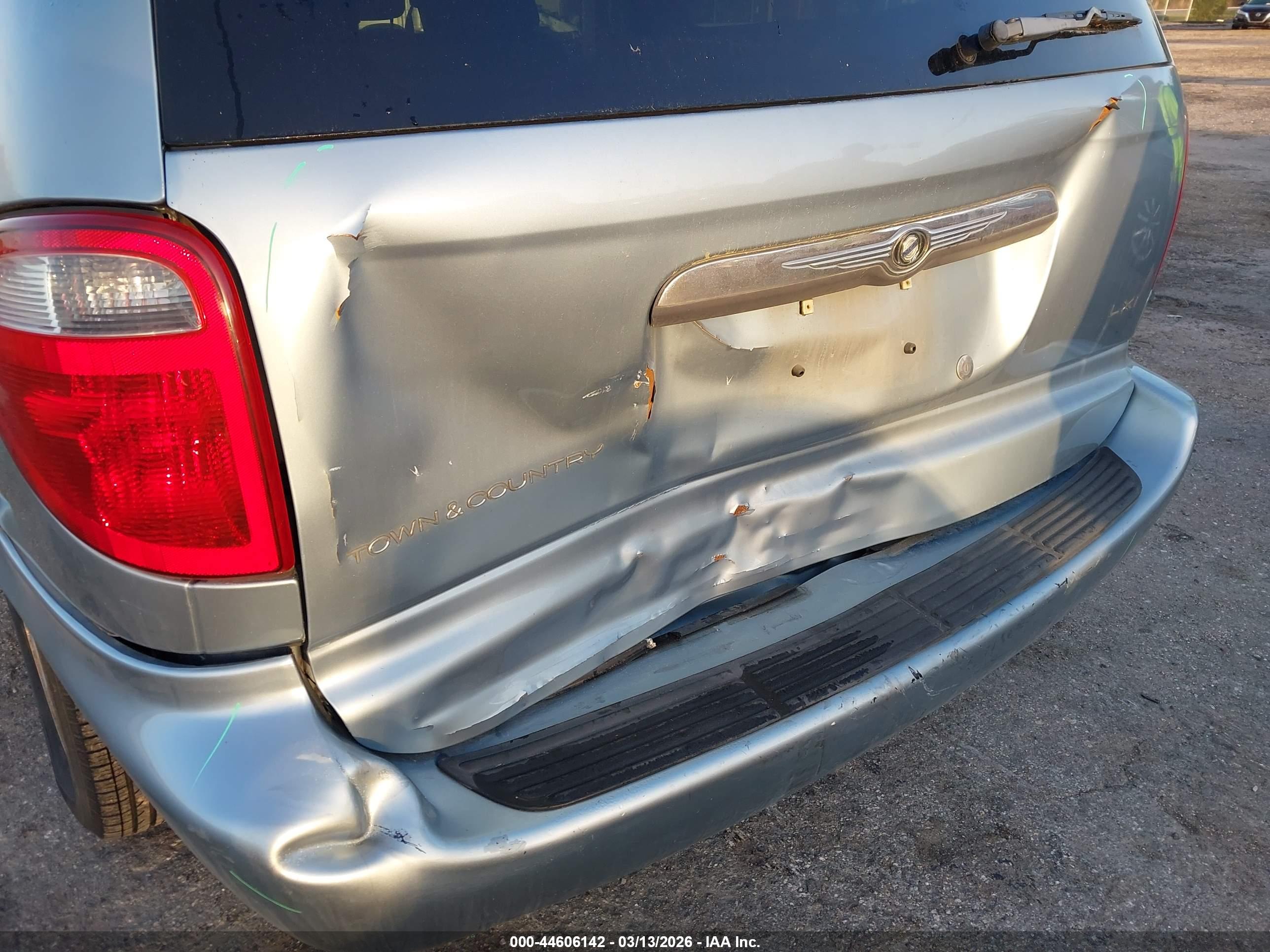 CHRYSLER TOWN image 6
