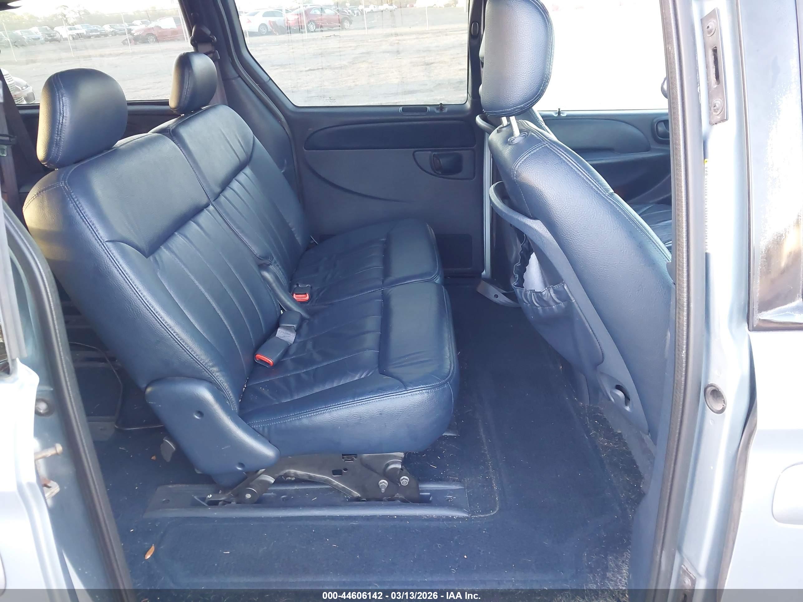 CHRYSLER TOWN image 8