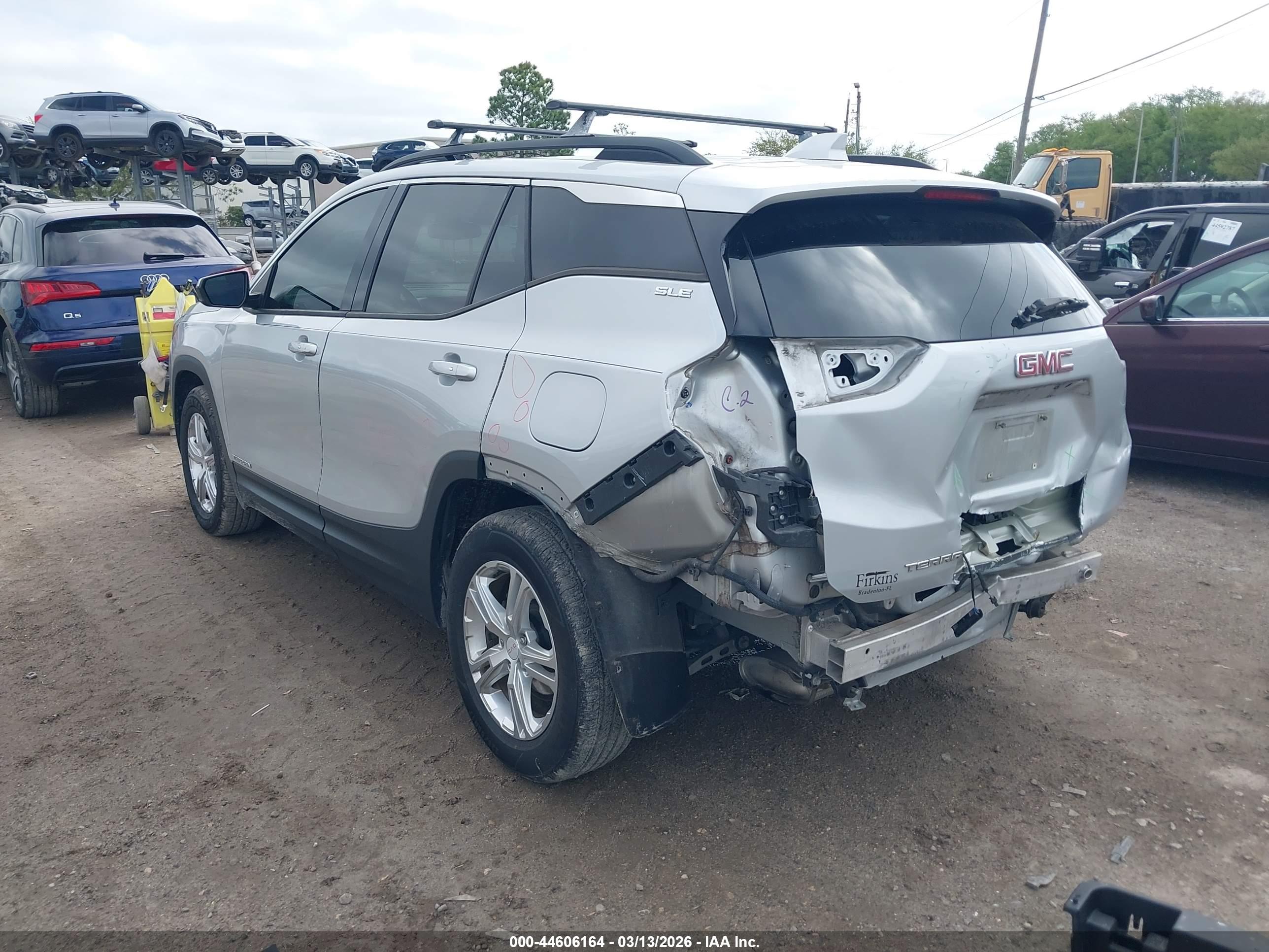 GMC TERRAIN image 3