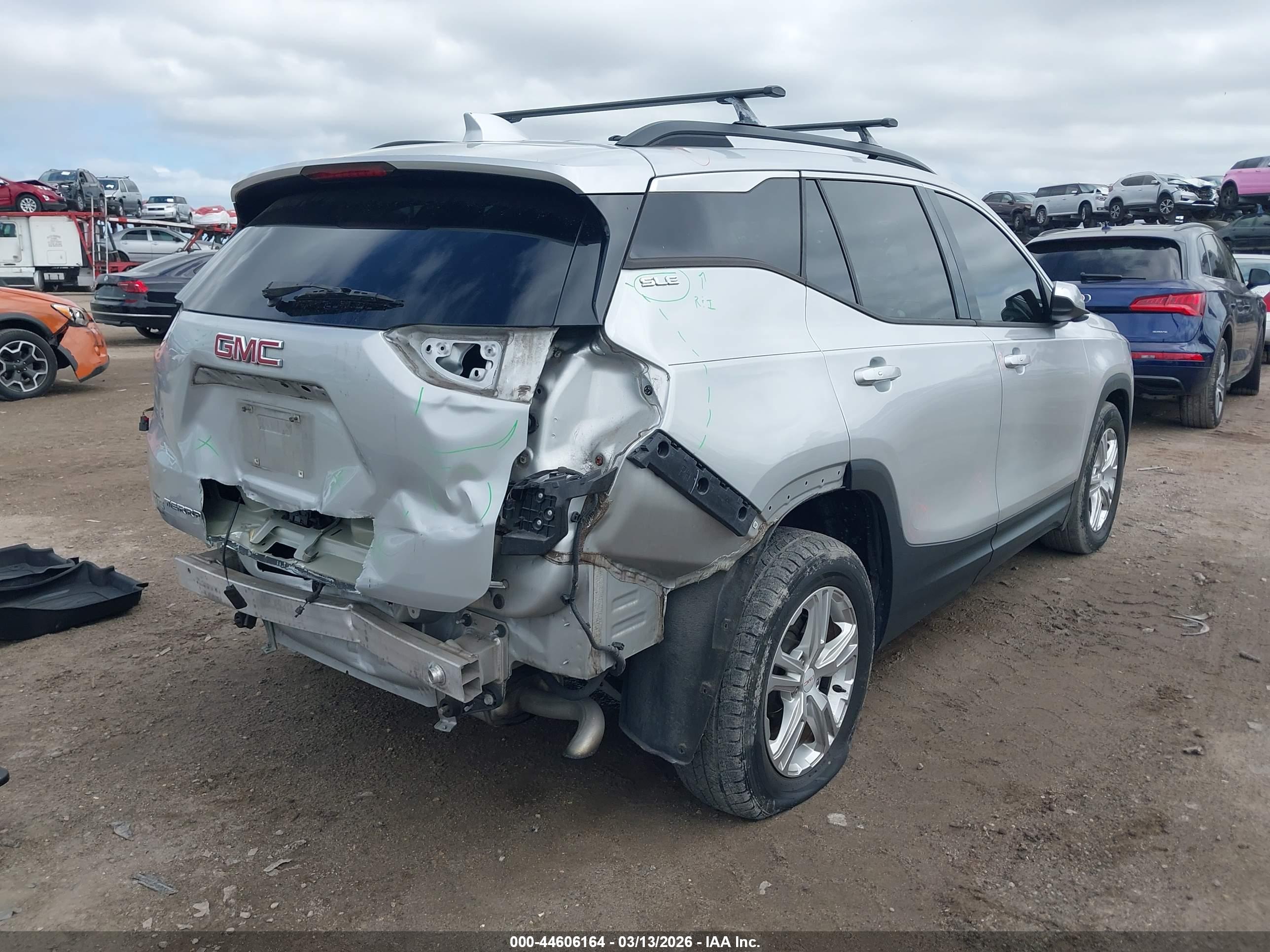 GMC TERRAIN image 4