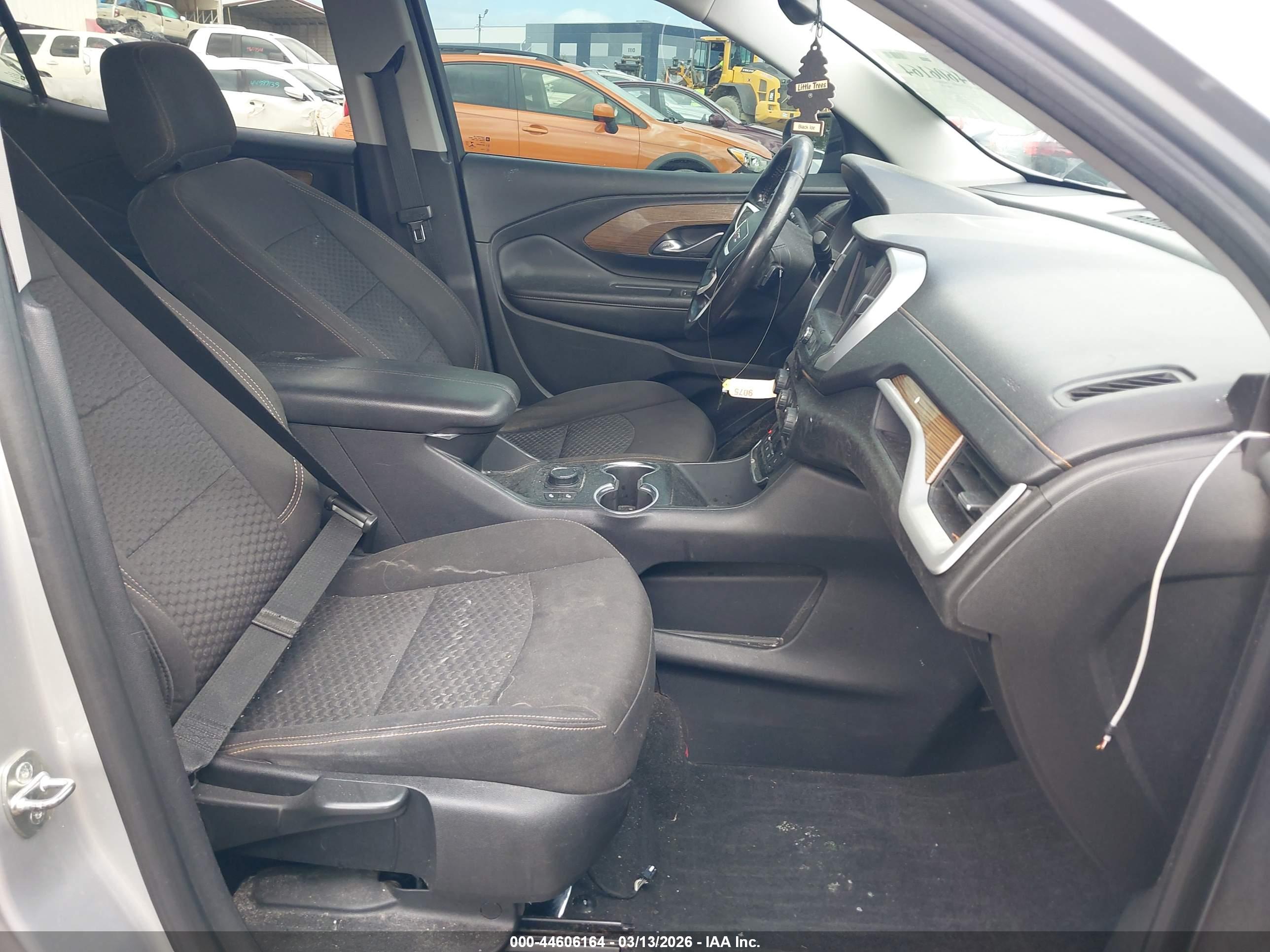 GMC TERRAIN image 5