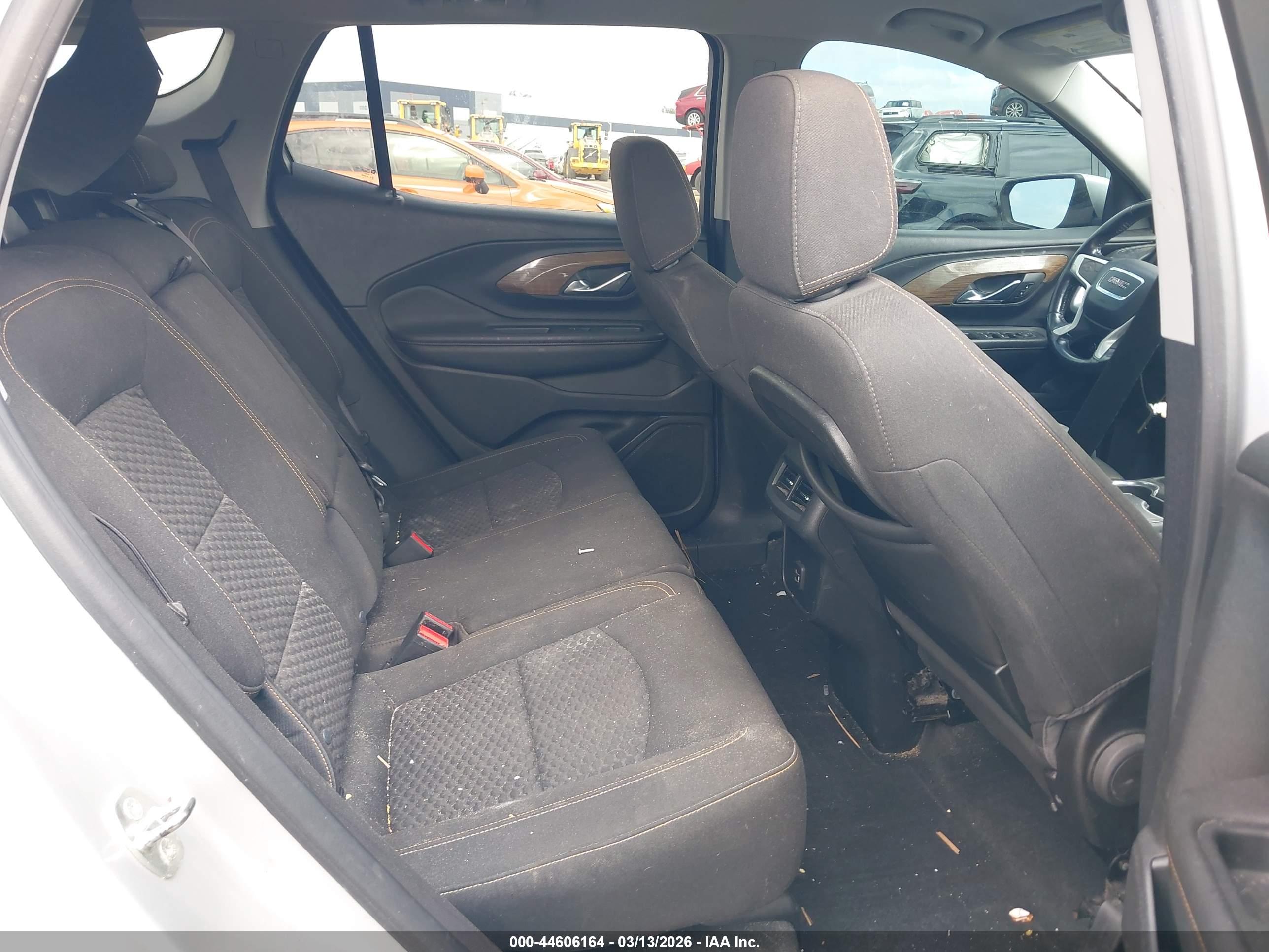GMC TERRAIN image 8