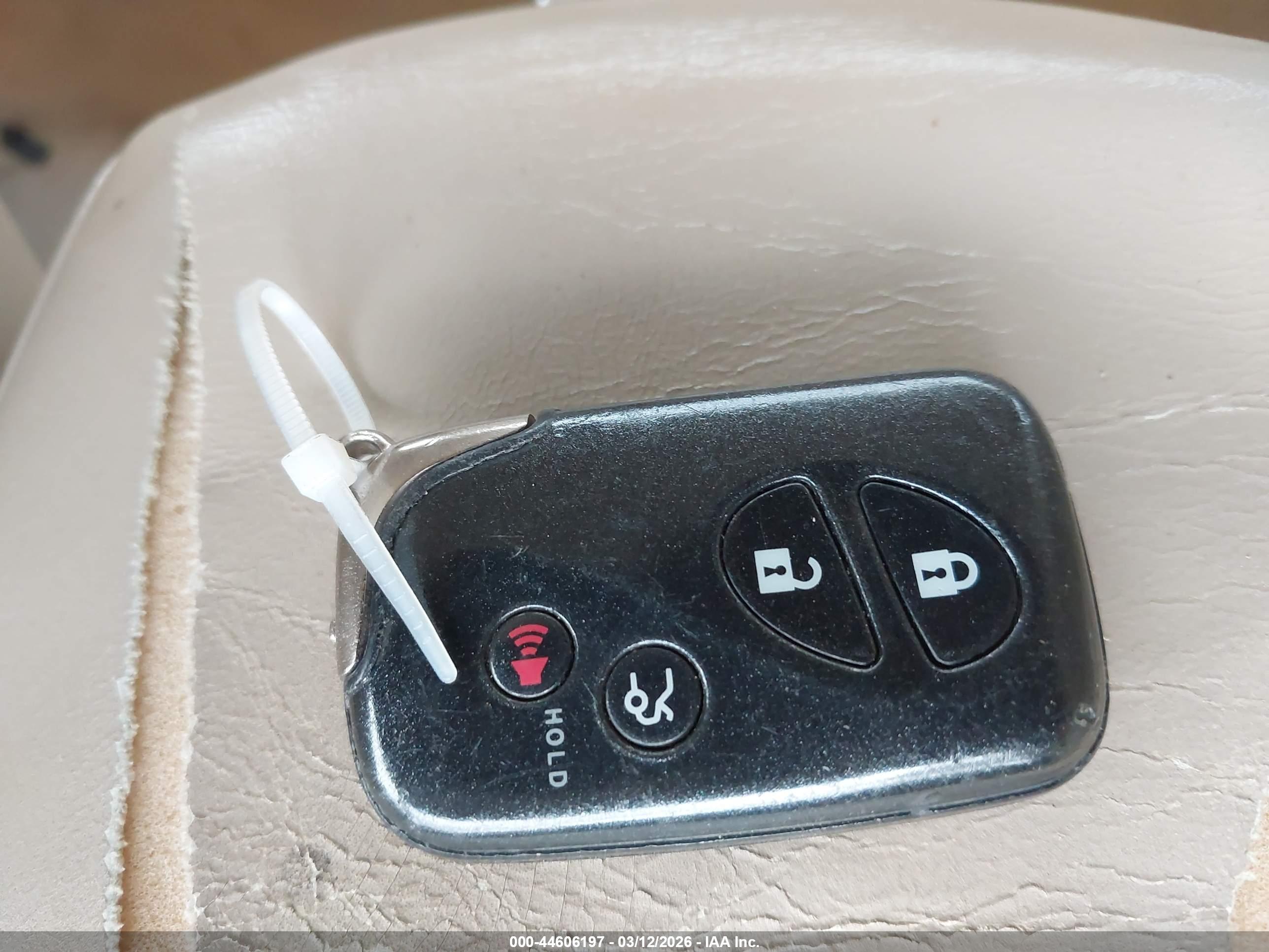 LEXUS ES image 11