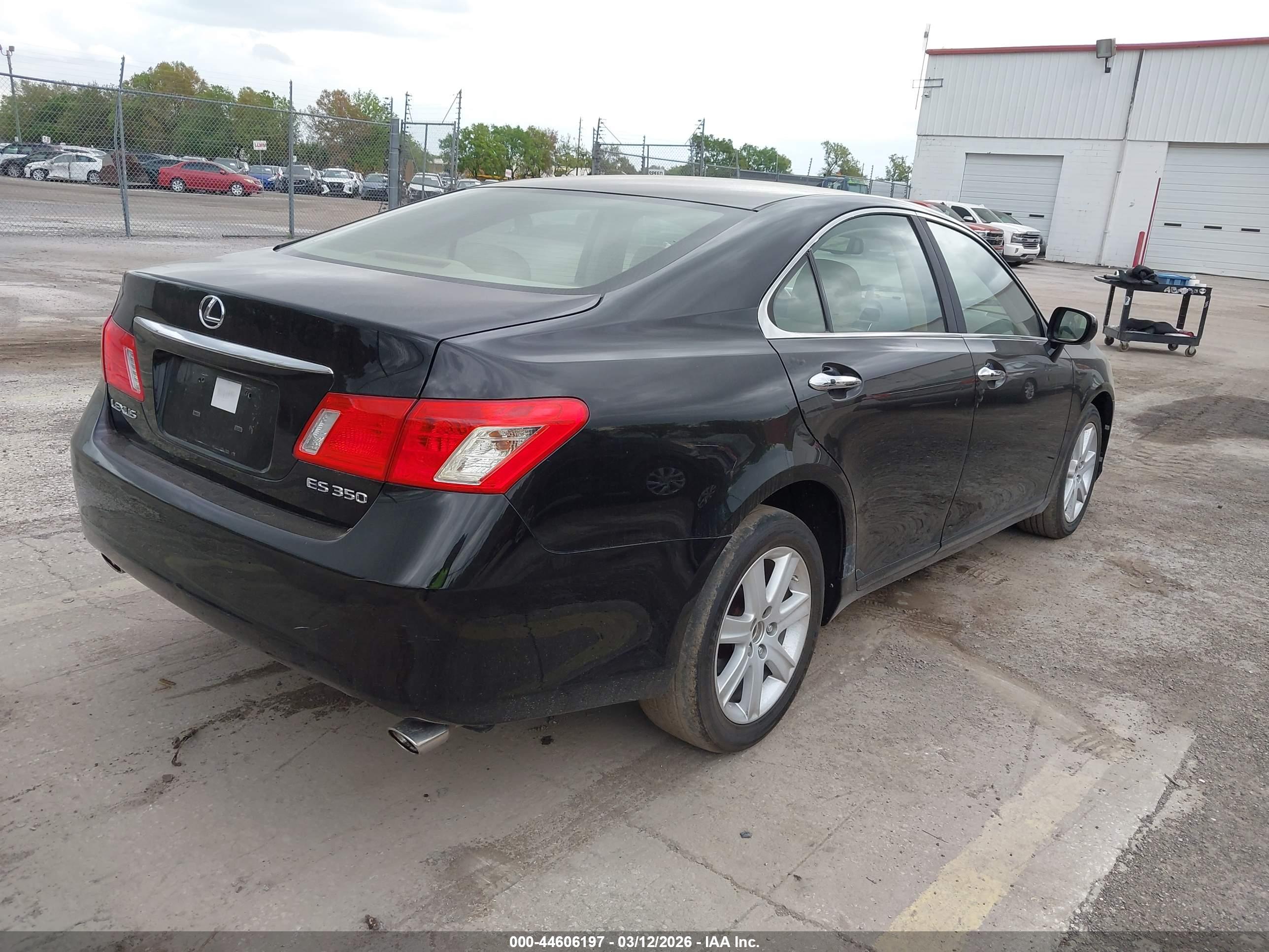 LEXUS ES image 4
