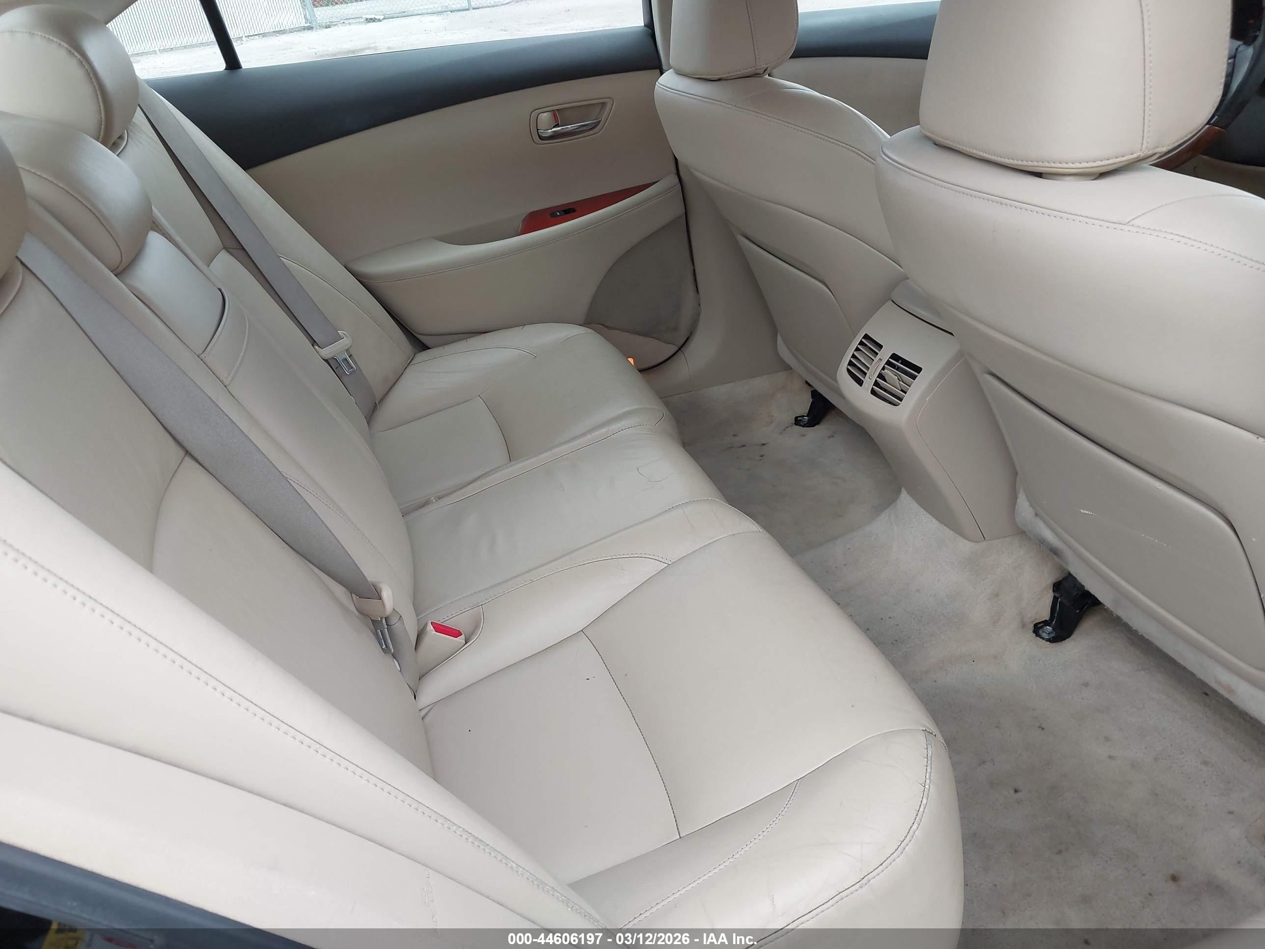 LEXUS ES image 8