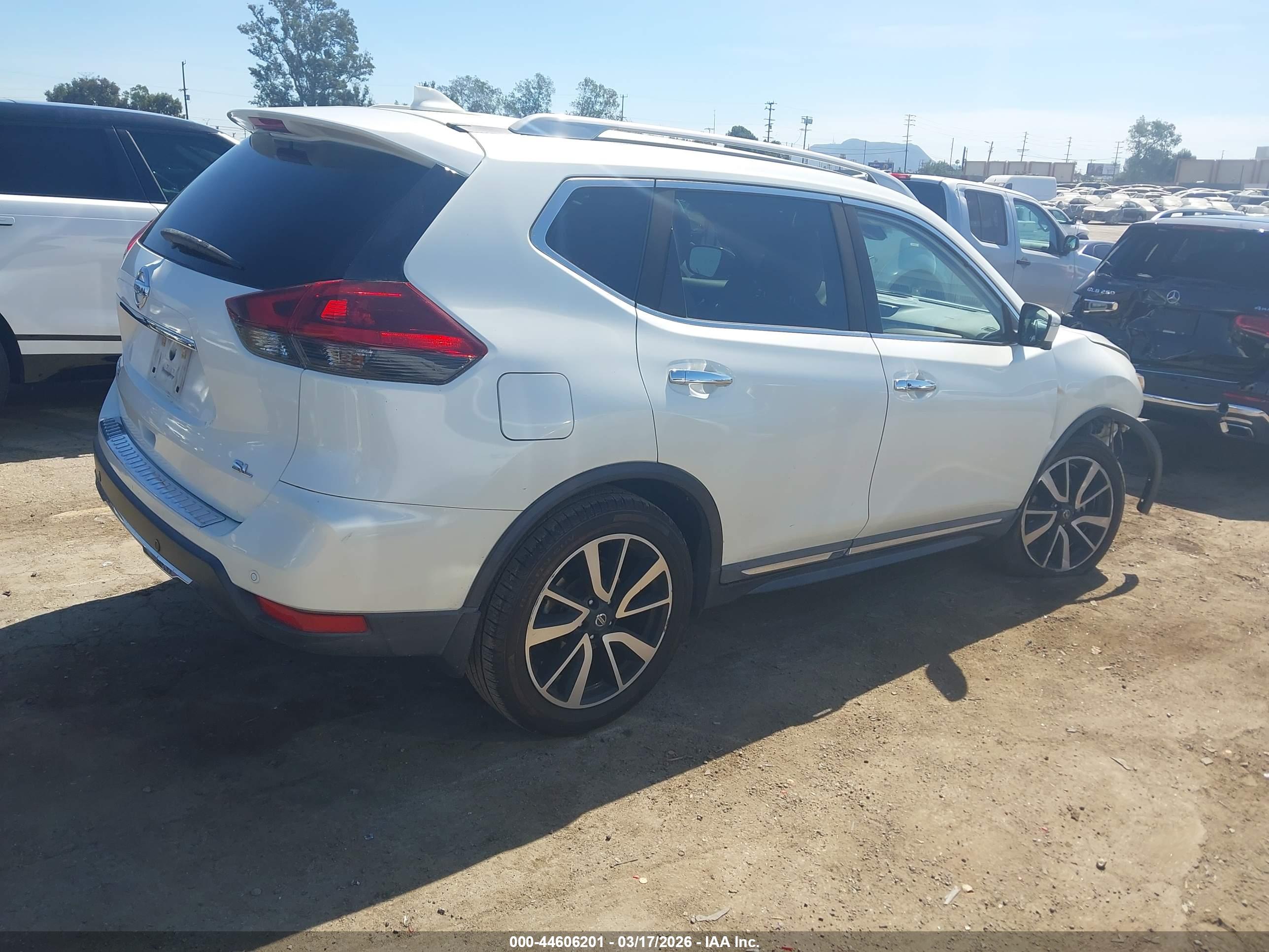 NISSAN ROGUE image 4