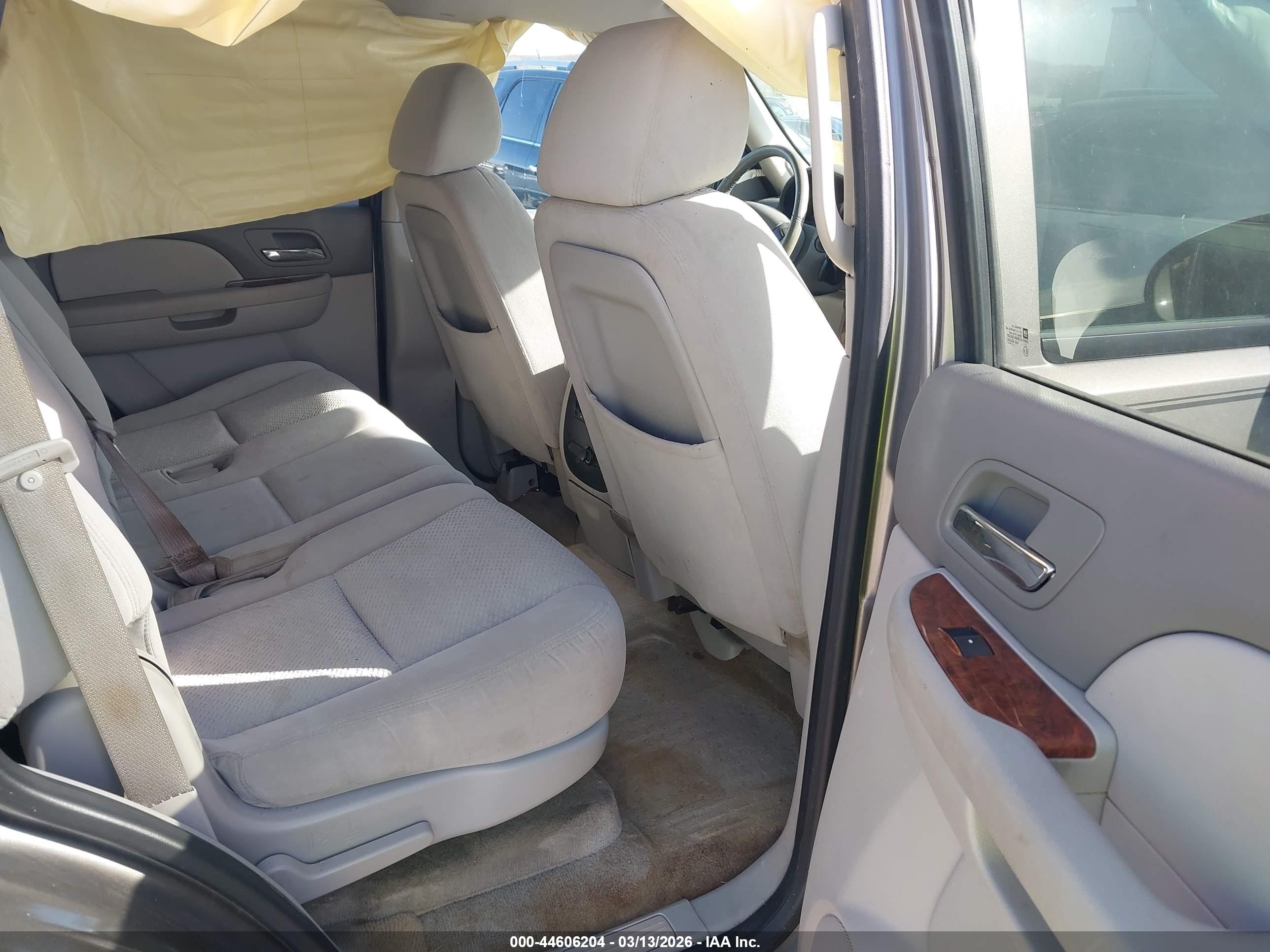 CHEVROLET TAHOE image 8