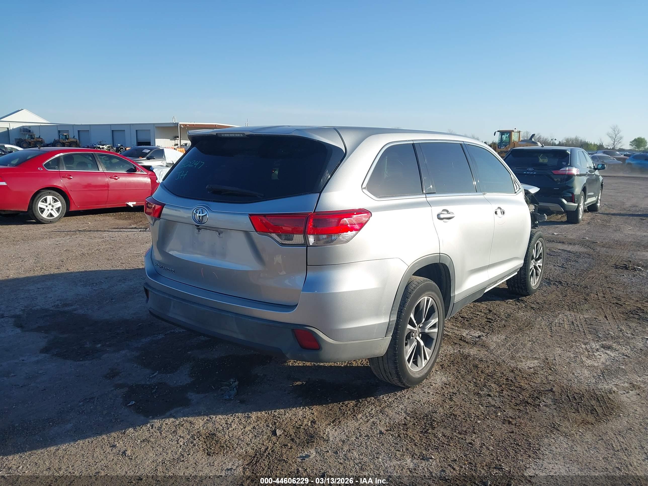 TOYOTA HIGHLANDER image 4