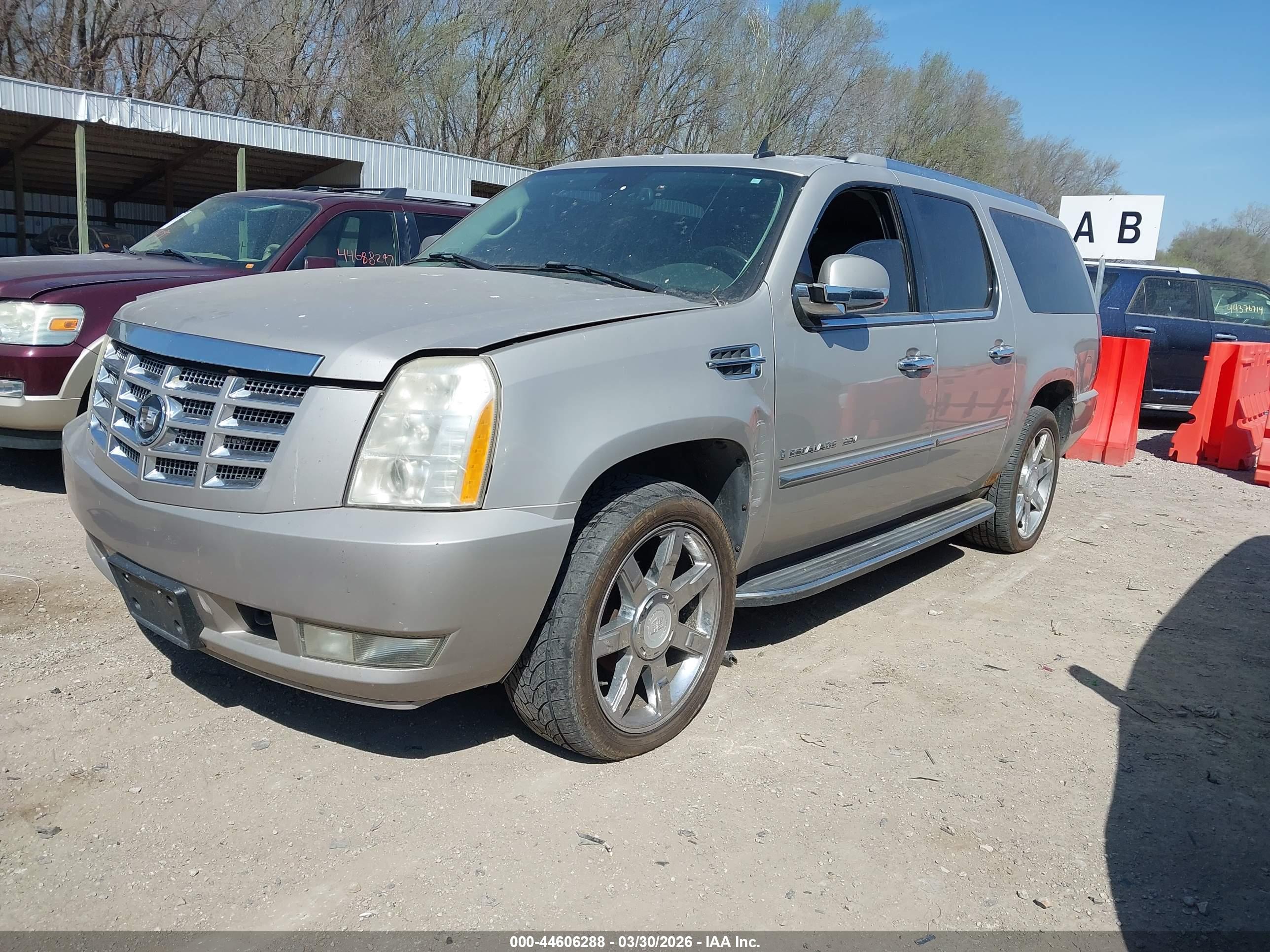 CADILLAC ESCALADE image 2