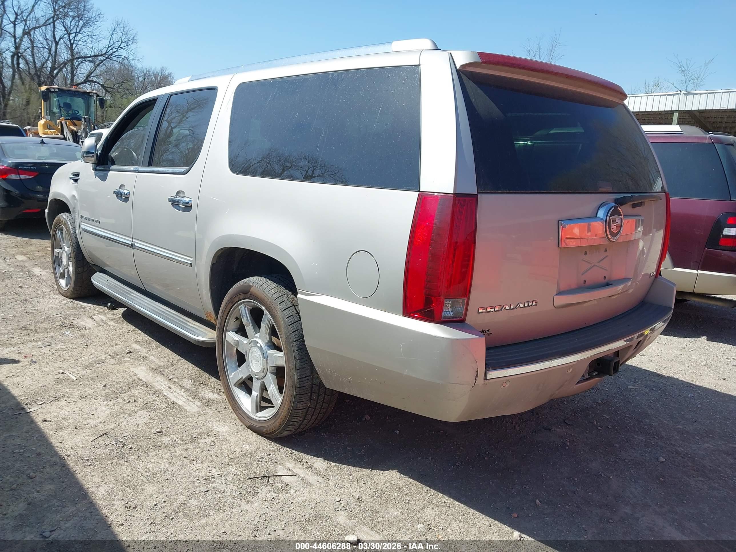 CADILLAC ESCALADE image 3