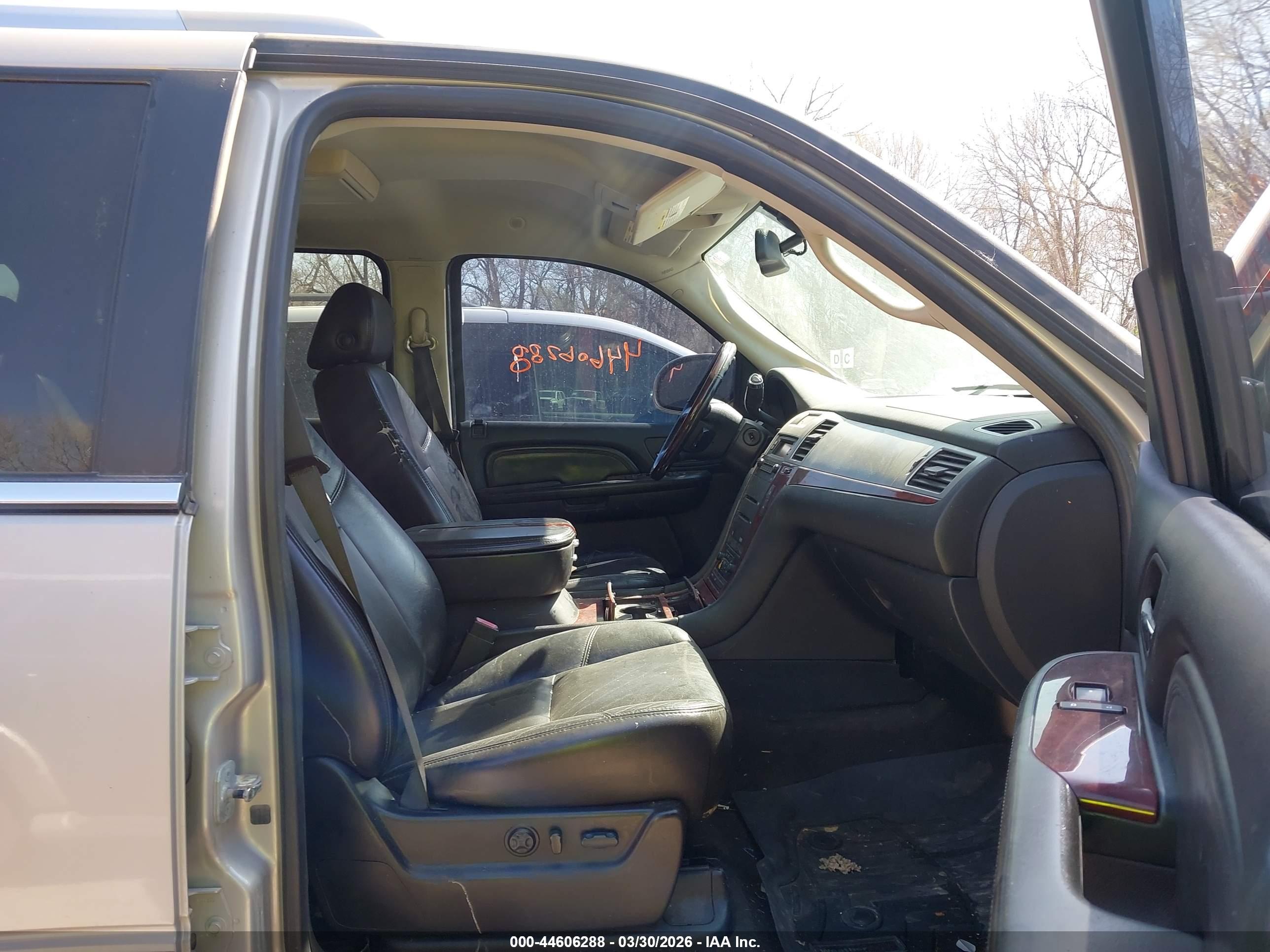 CADILLAC ESCALADE image 5