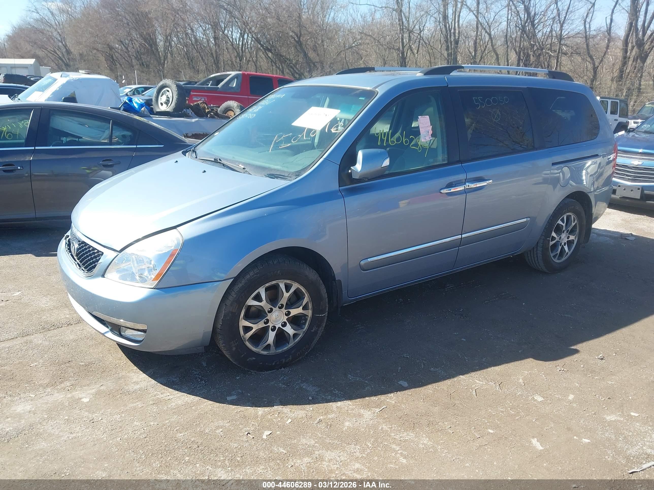 KIA SEDONA image 2