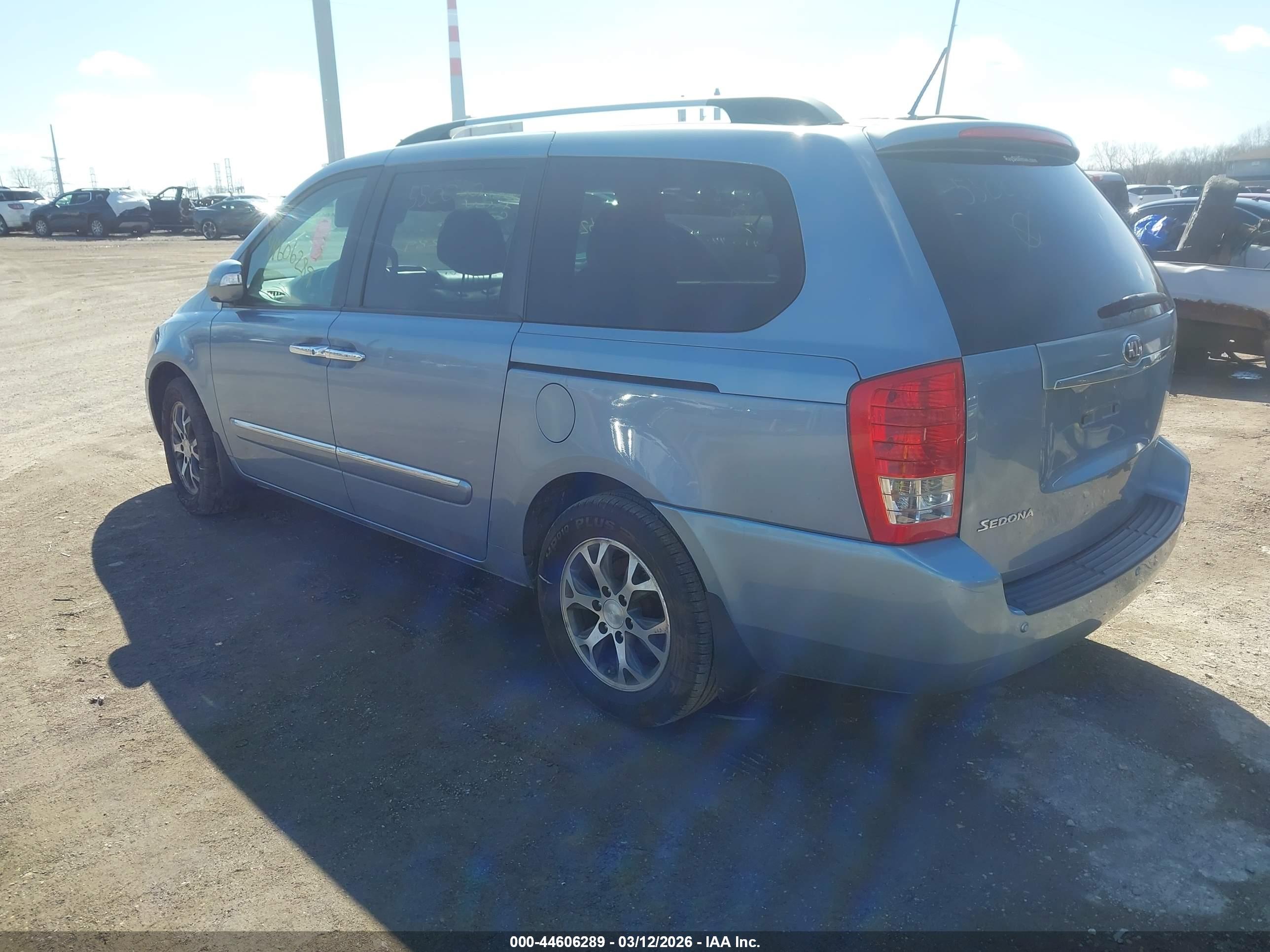 KIA SEDONA image 3