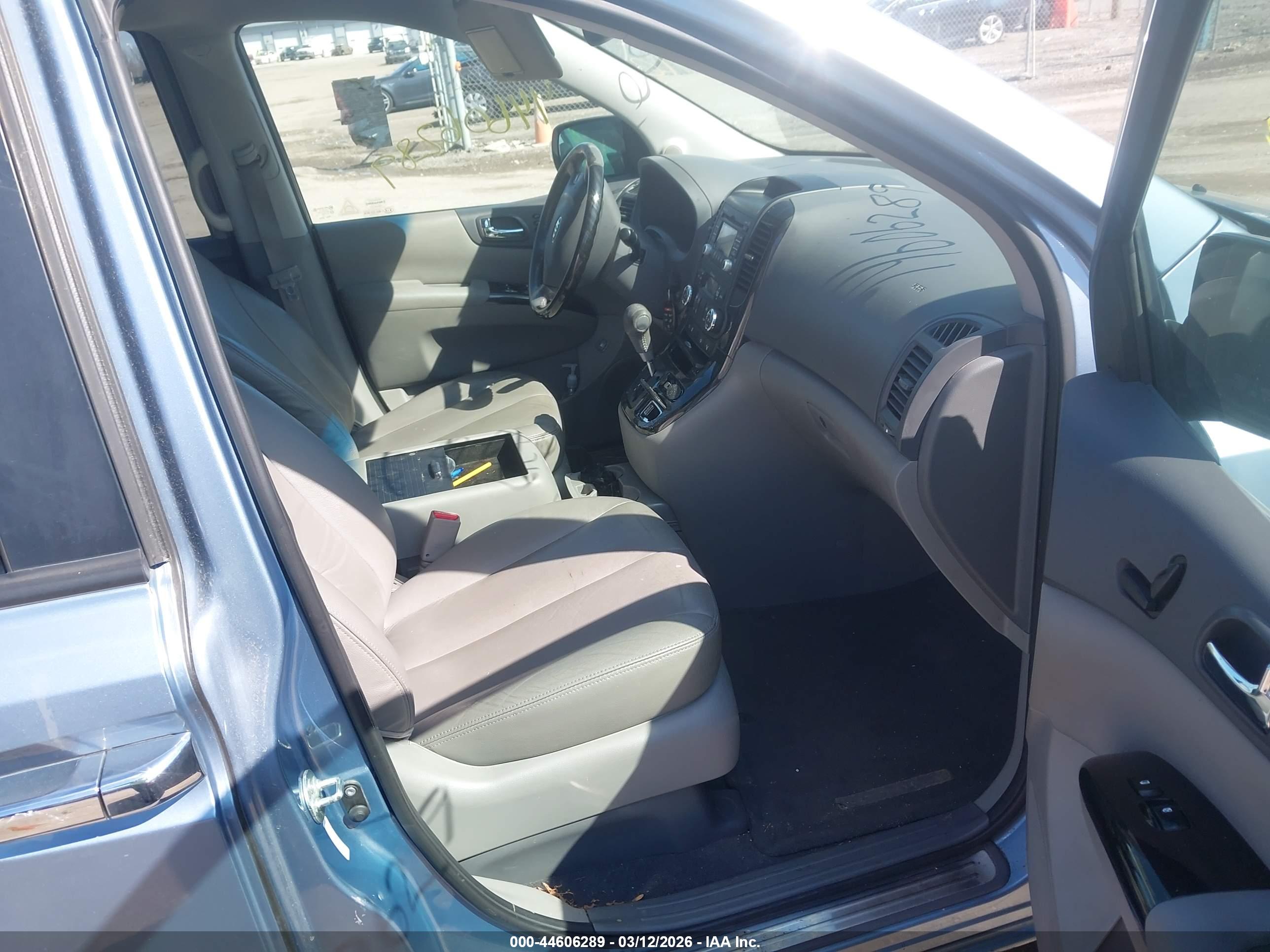 KIA SEDONA image 5