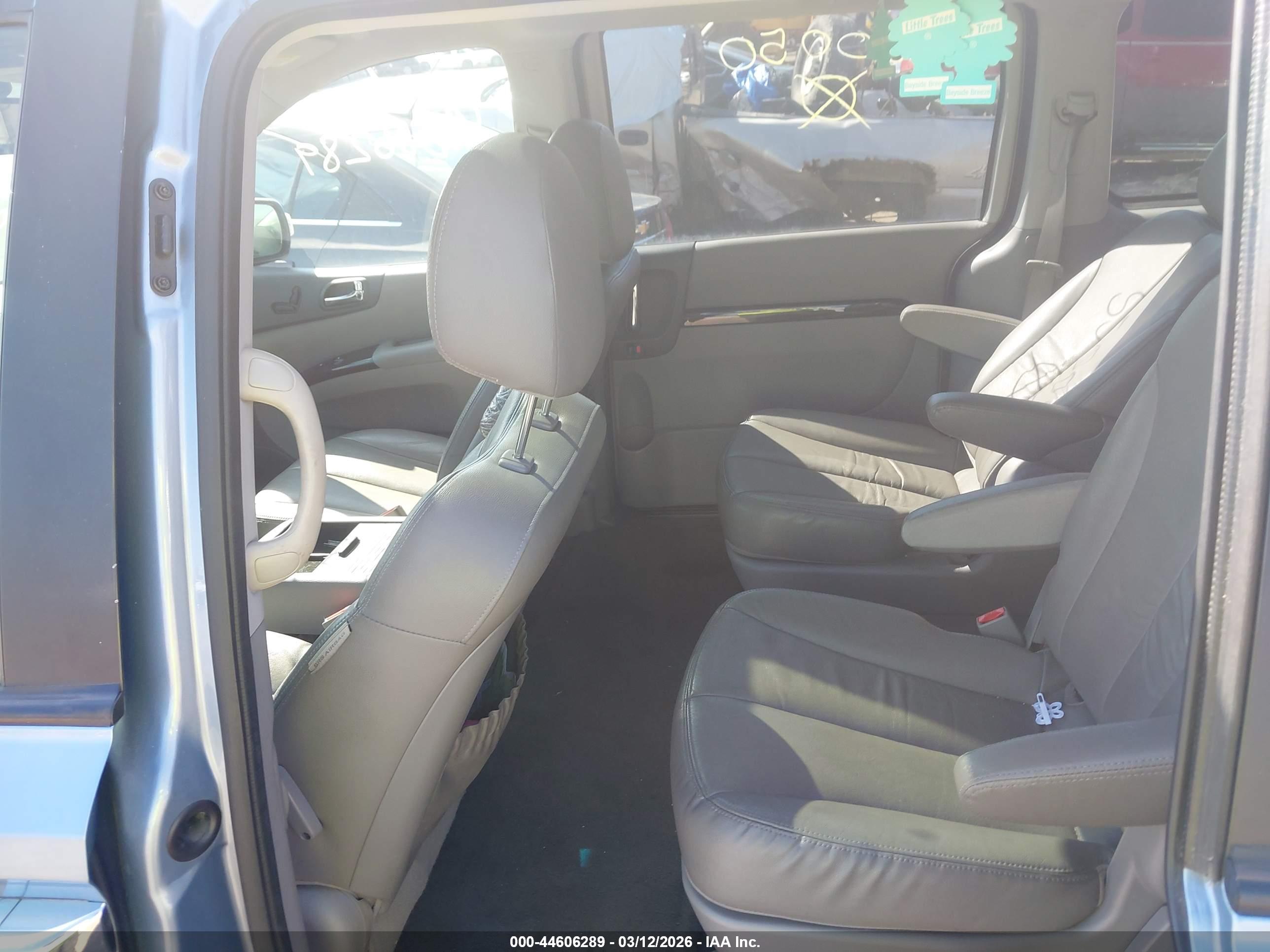 KIA SEDONA image 8