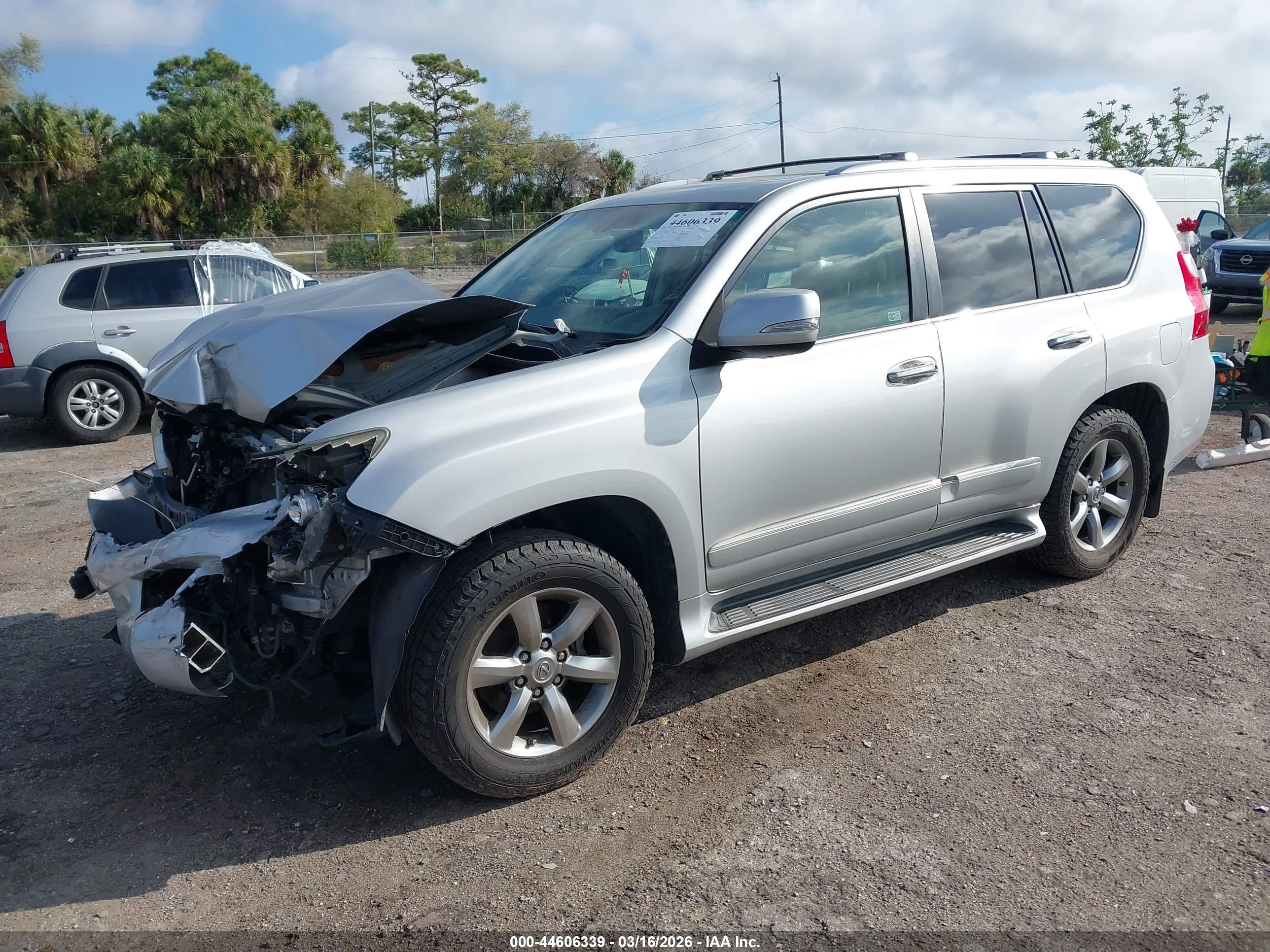 LEXUS GX image 2