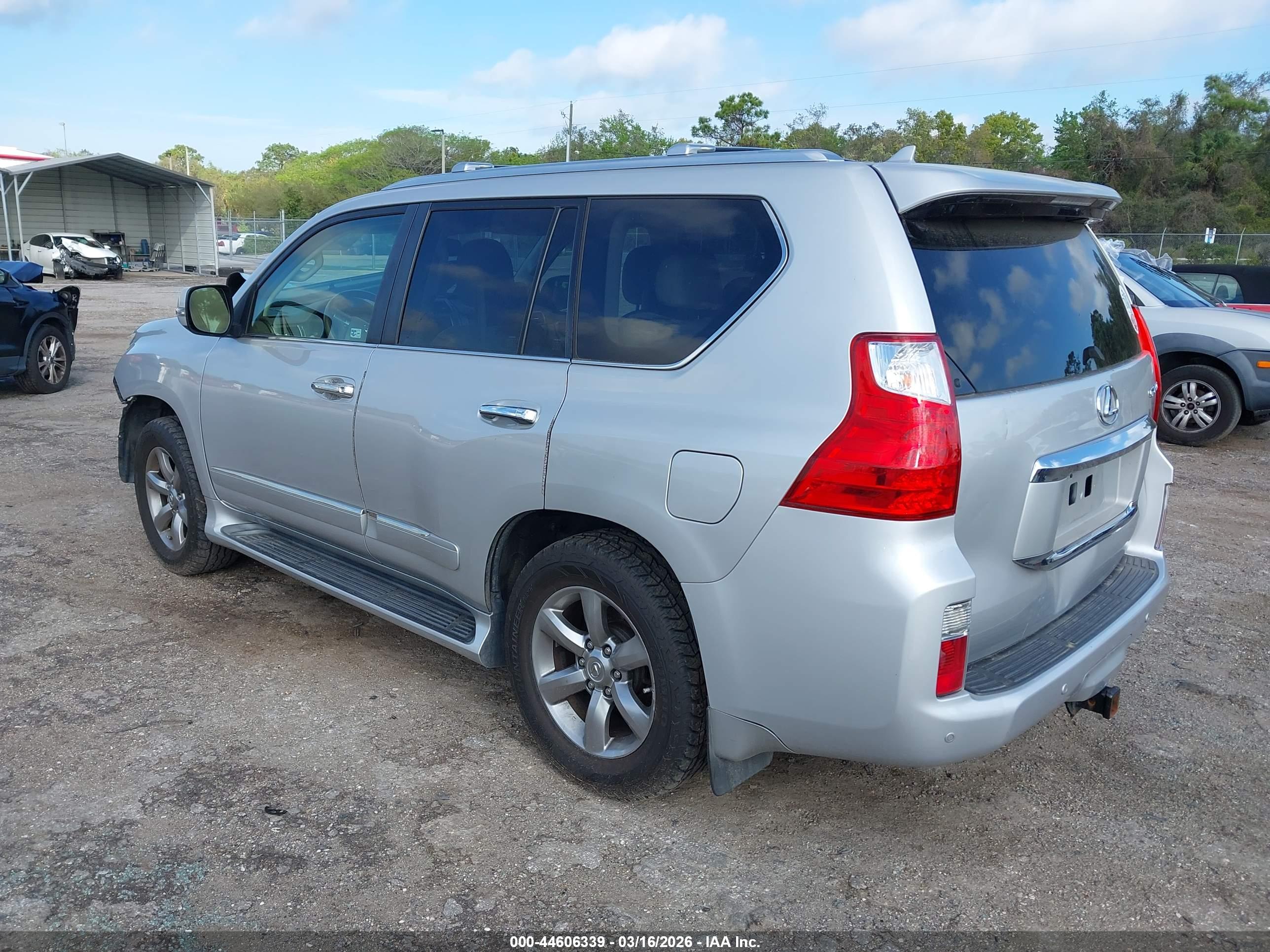 LEXUS GX image 3