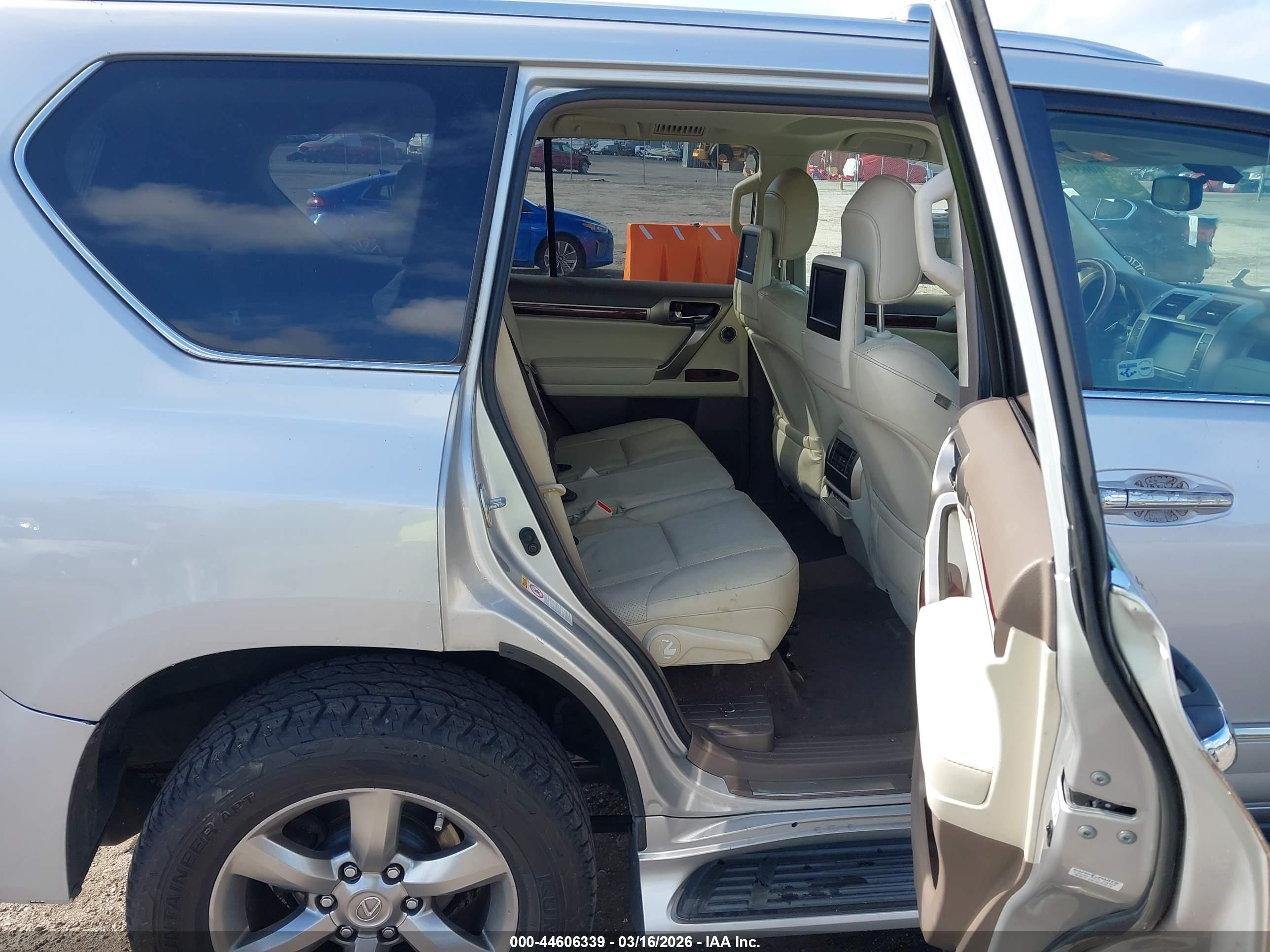 LEXUS GX image 8