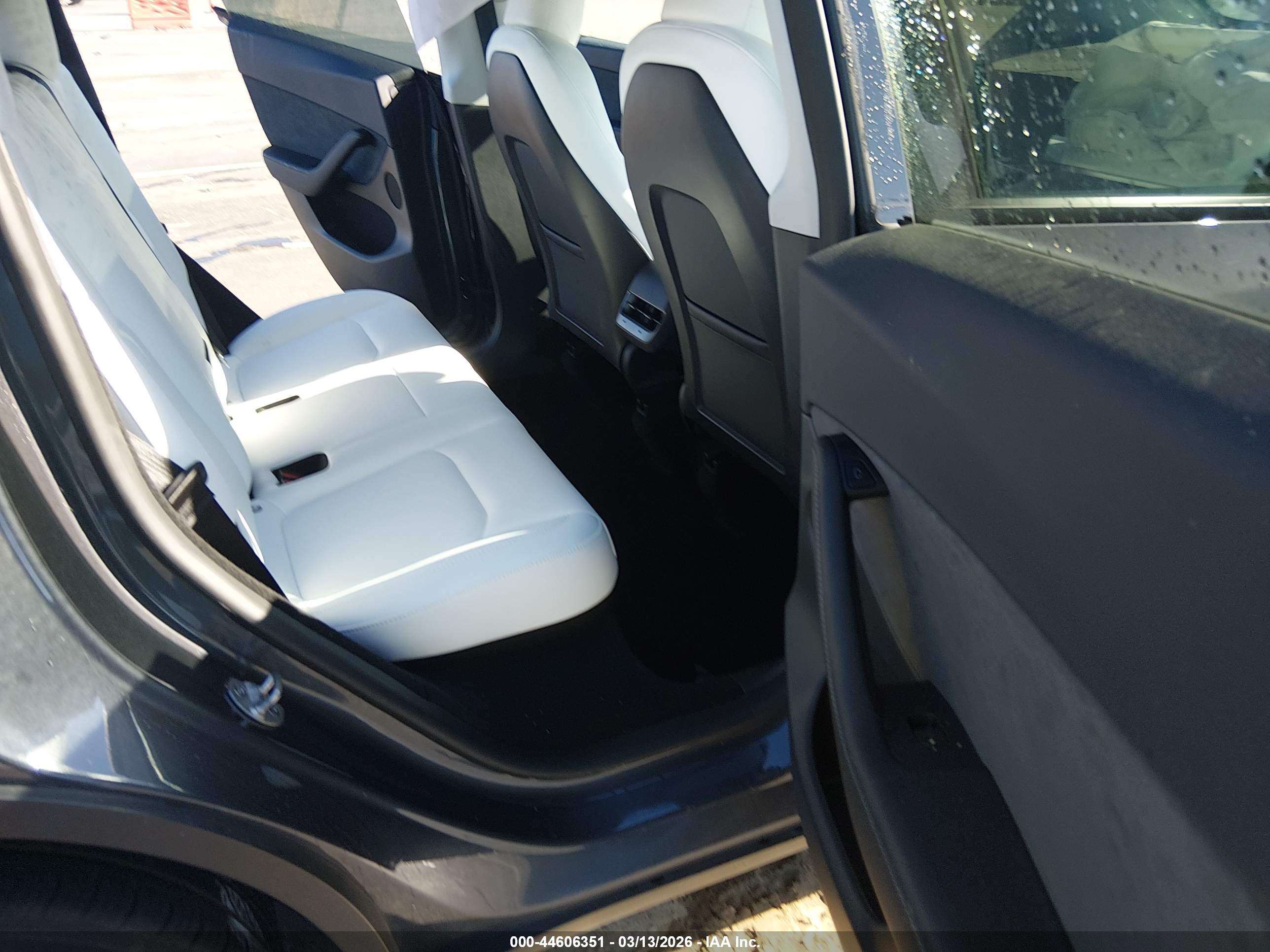 TESLA MODEL image 8