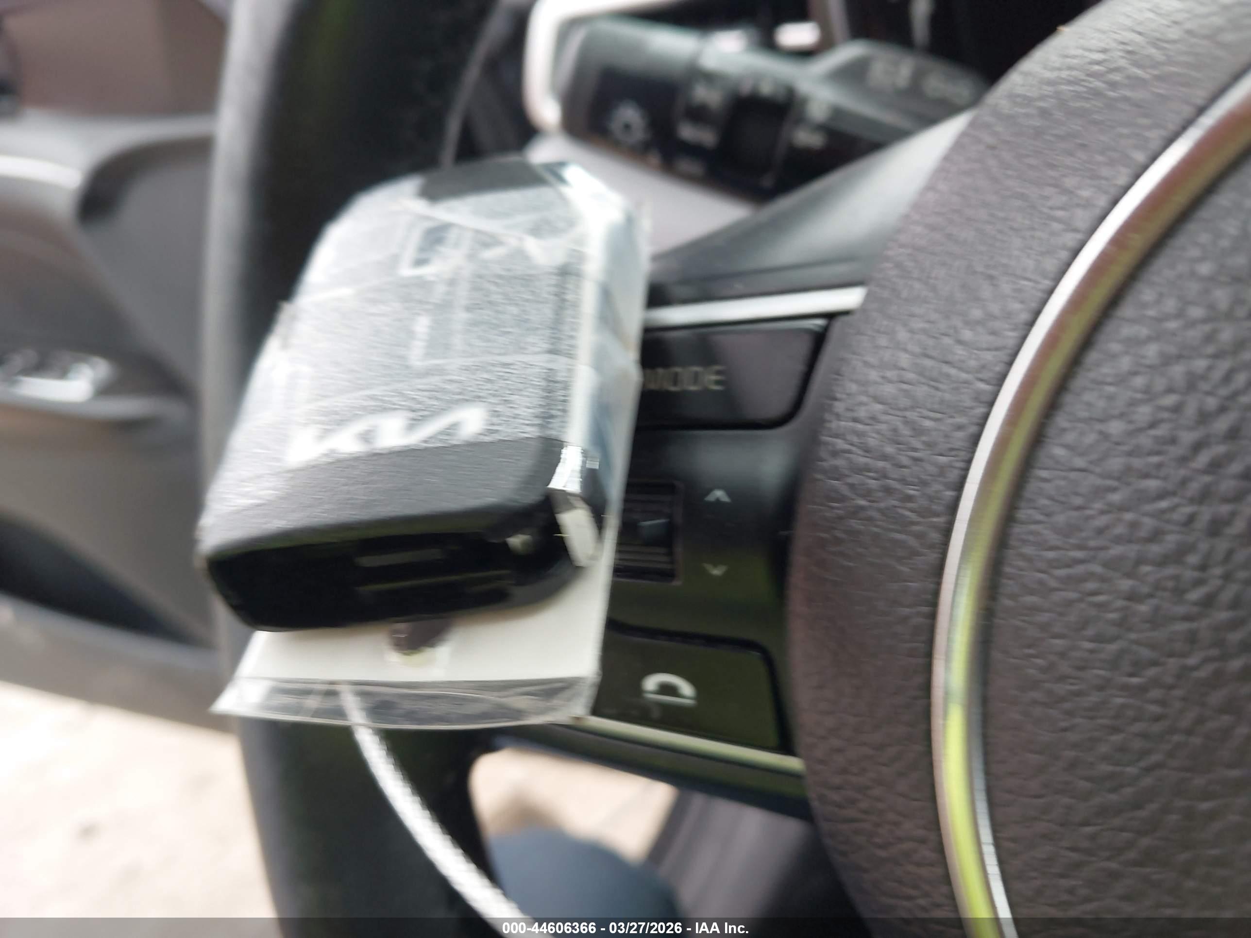 KIA K5 image 11