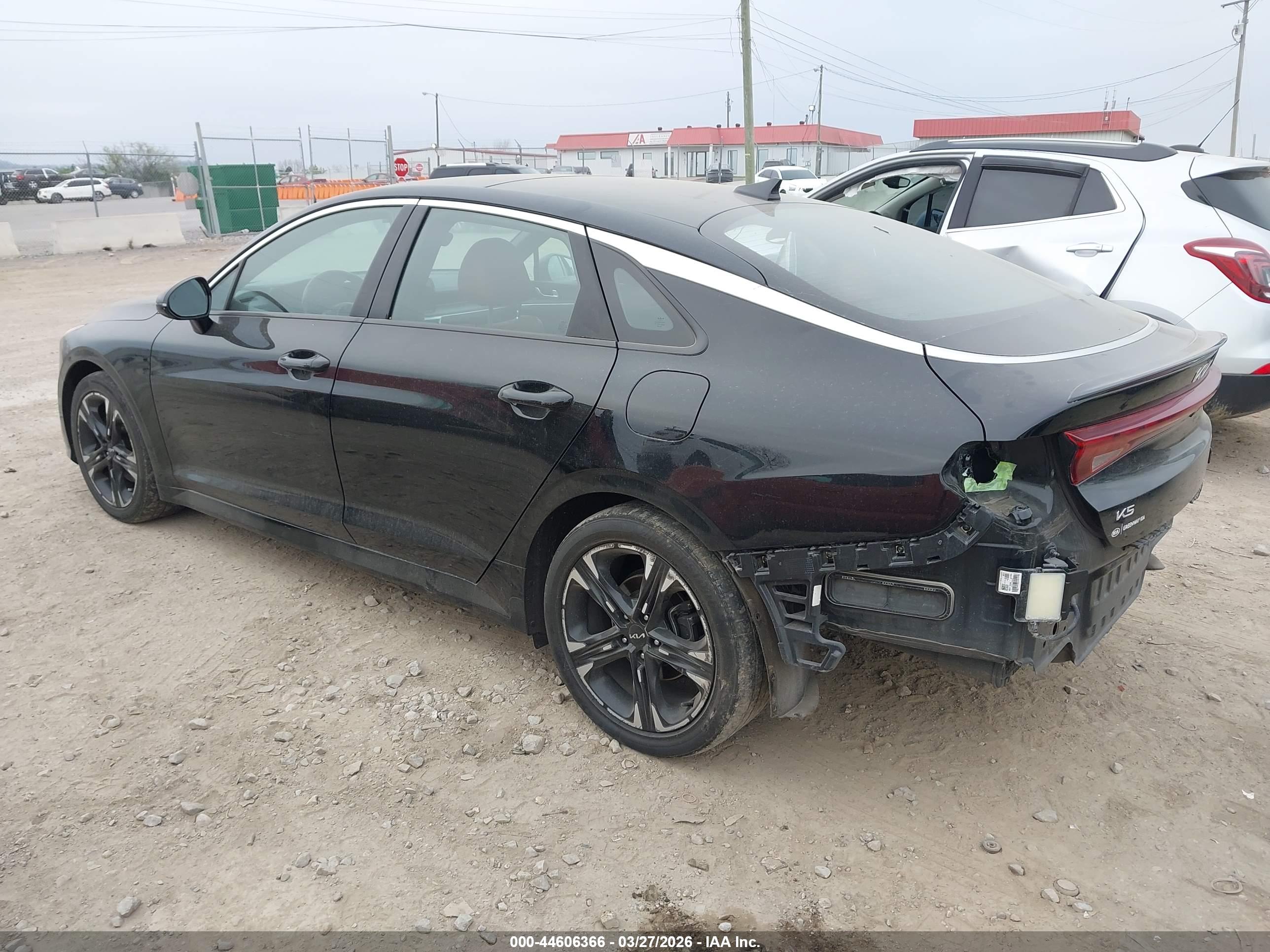 KIA K5 image 3
