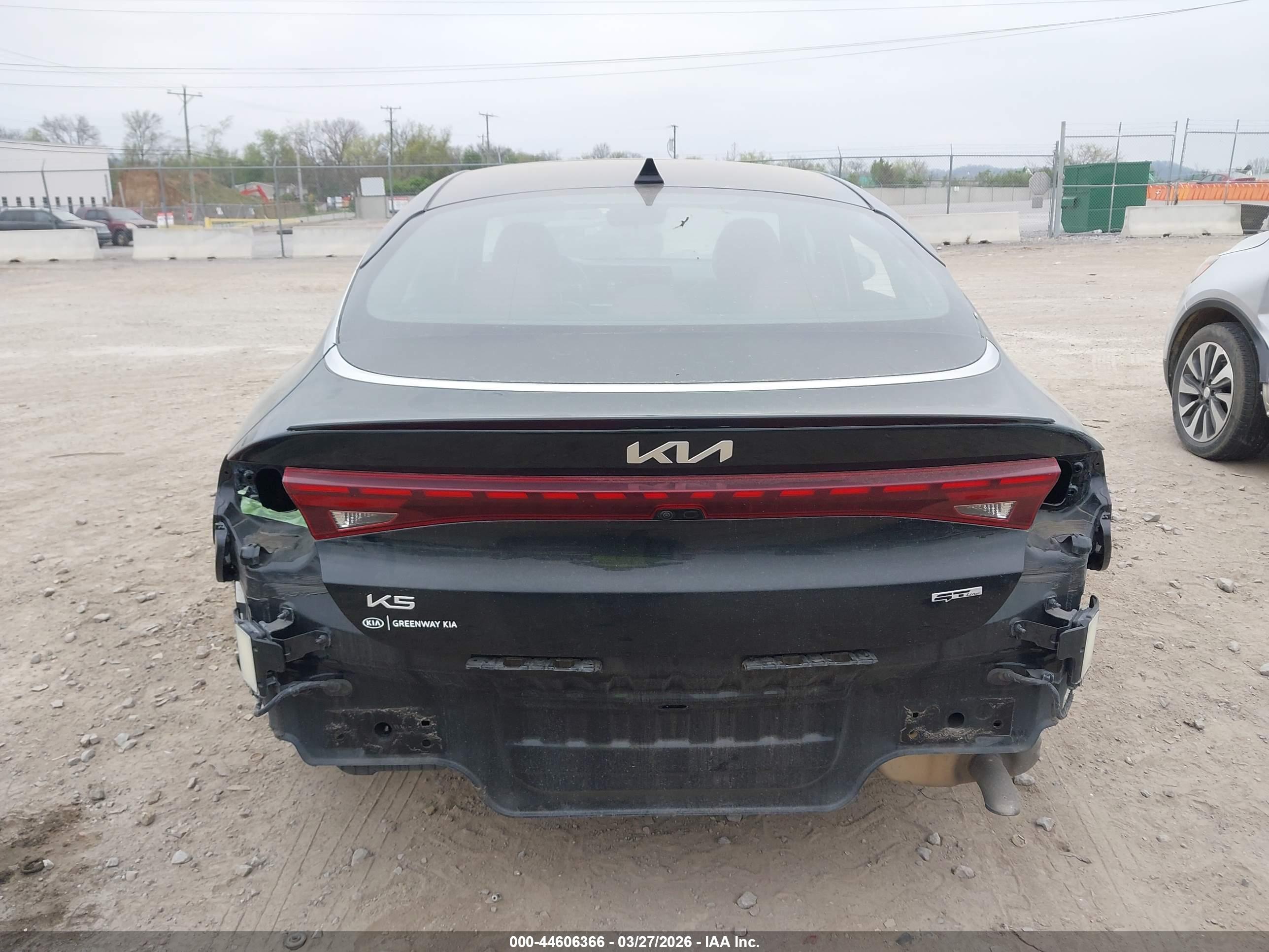 KIA K5 image 6