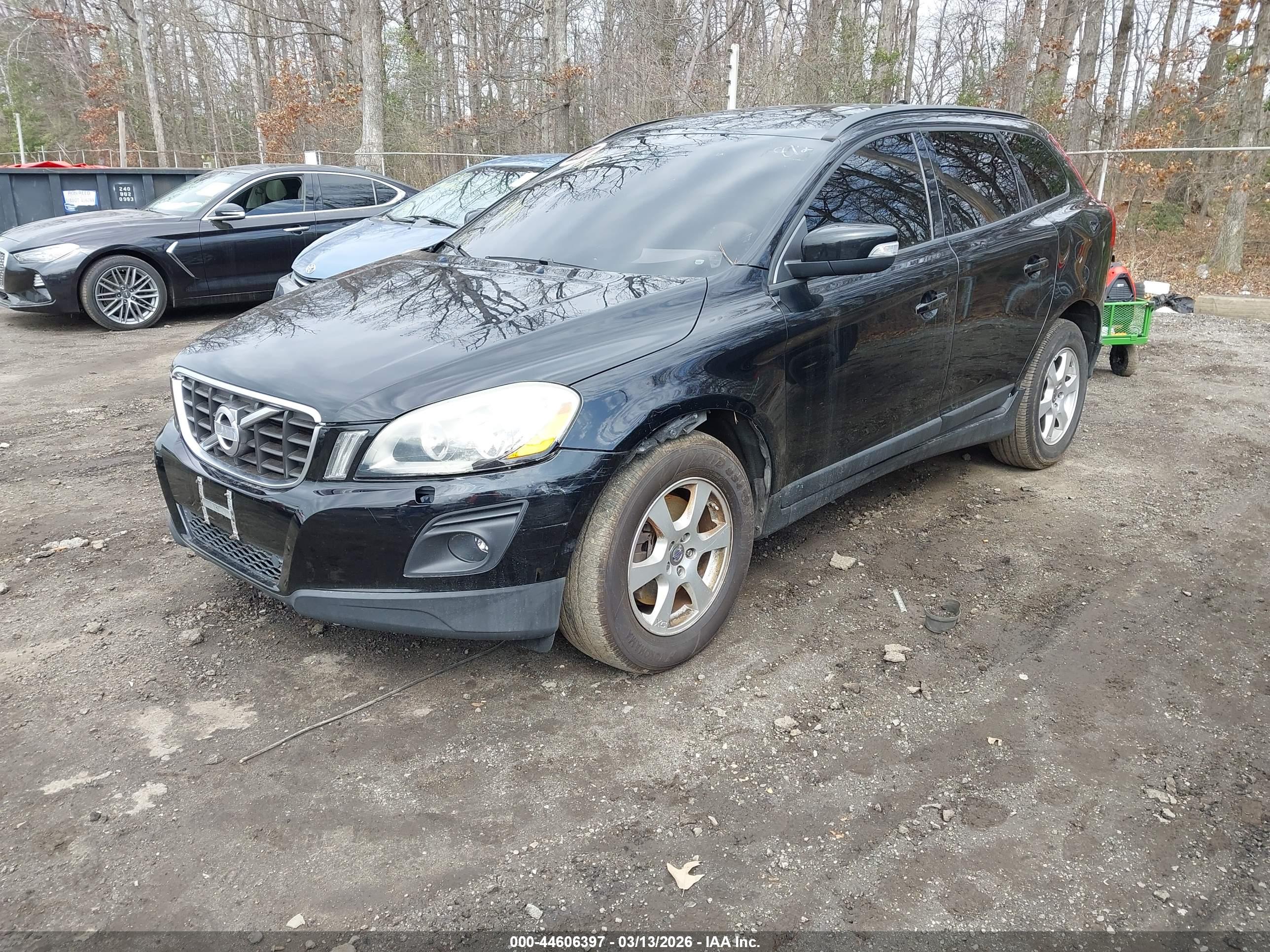 VOLVO XC60 image 2