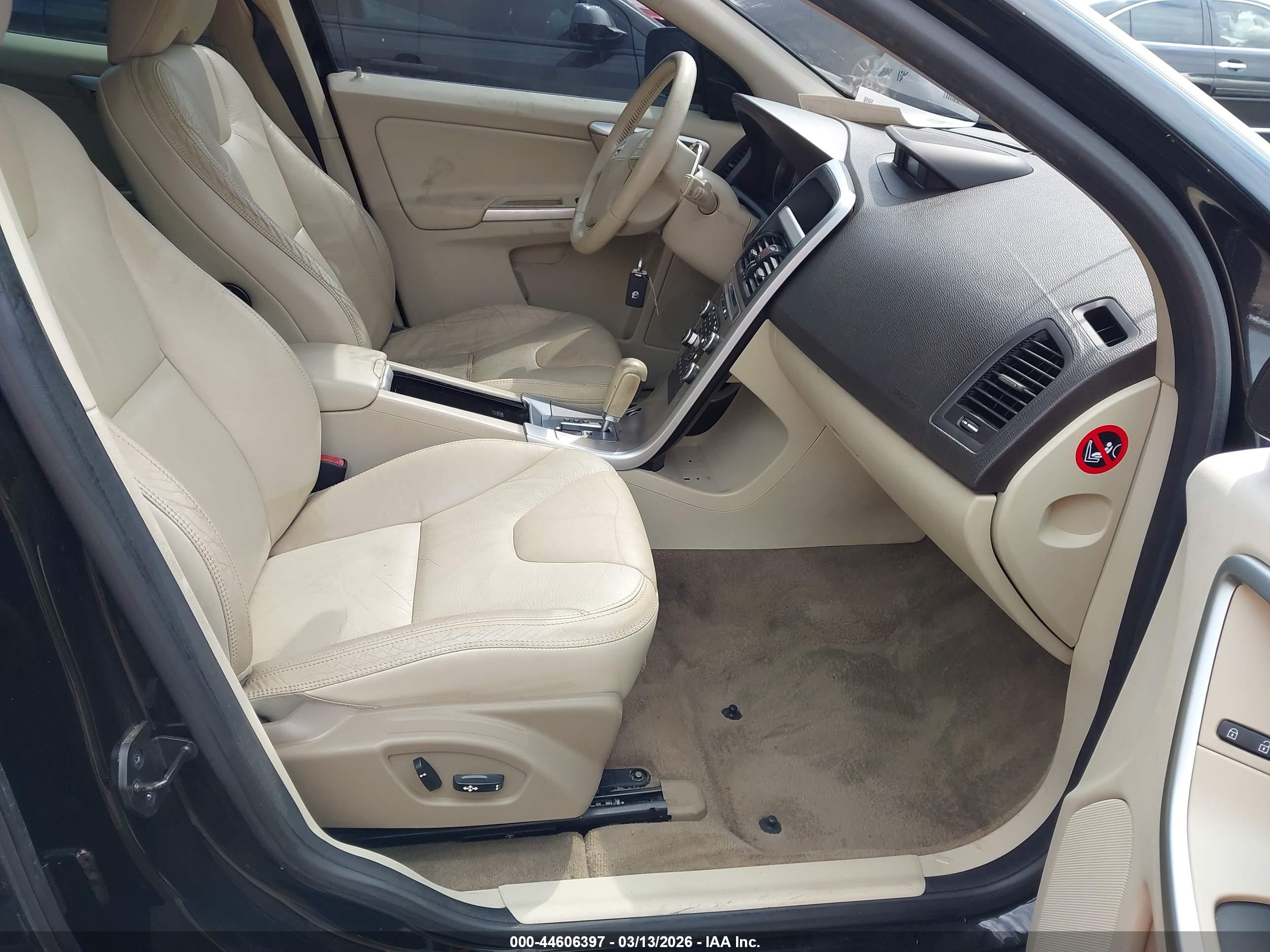 VOLVO XC60 image 5