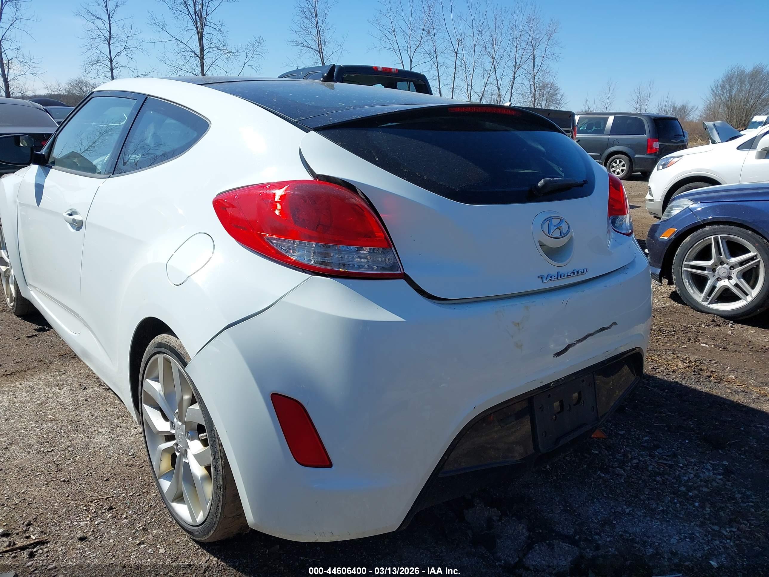 HYUNDAI VELOSTER image 6