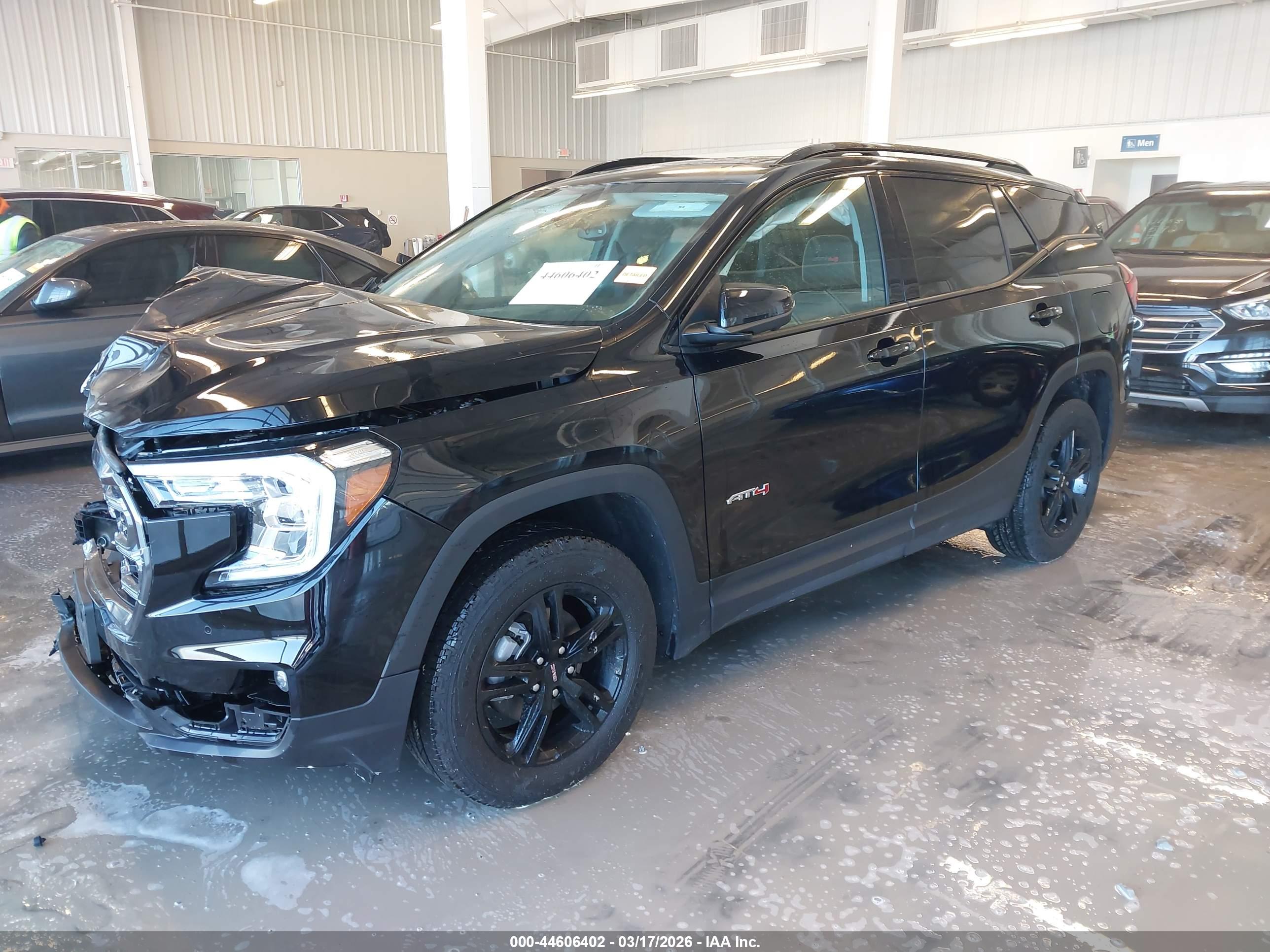 GMC TERRAIN image 2