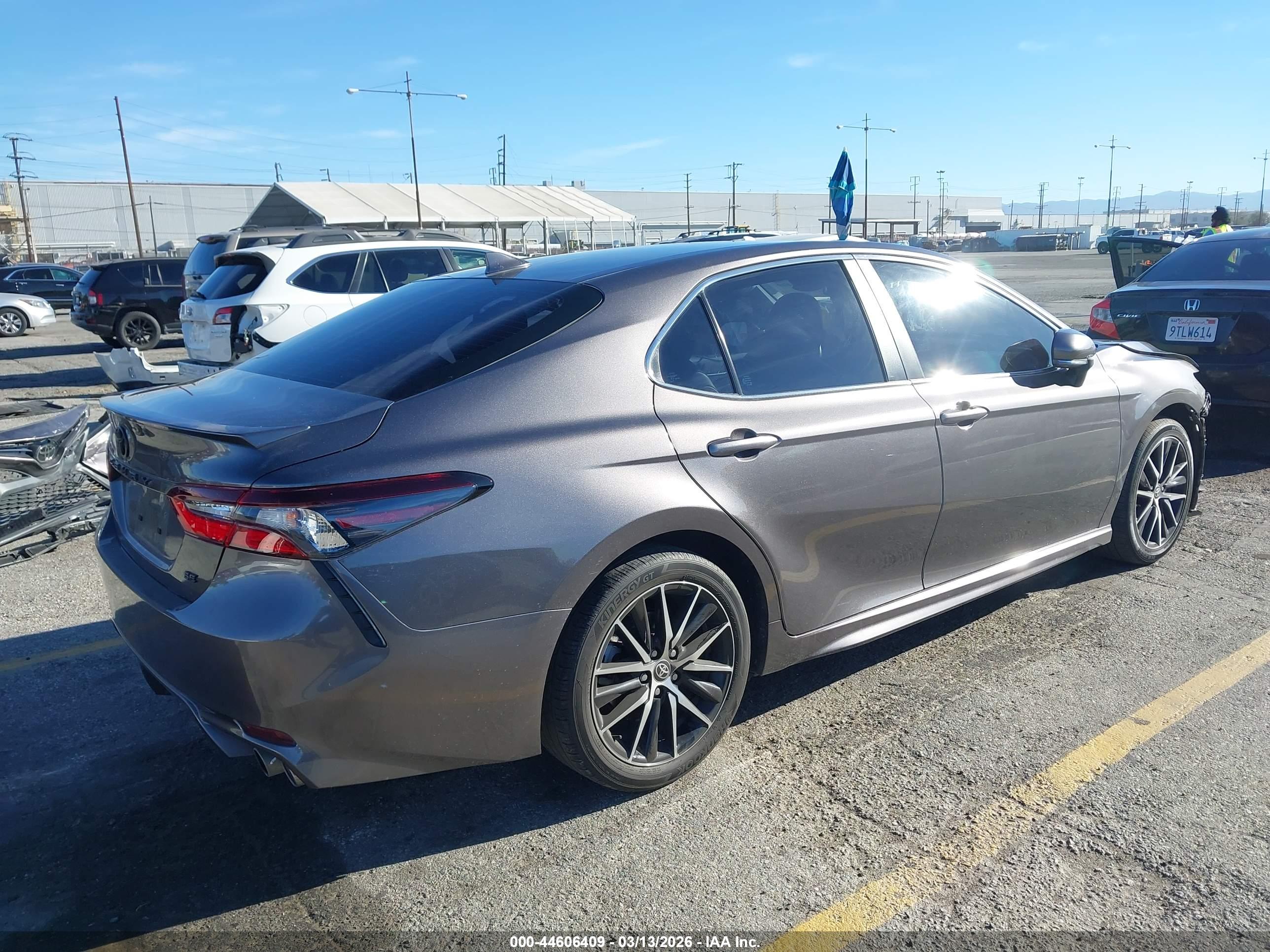 TOYOTA CAMRY image 4