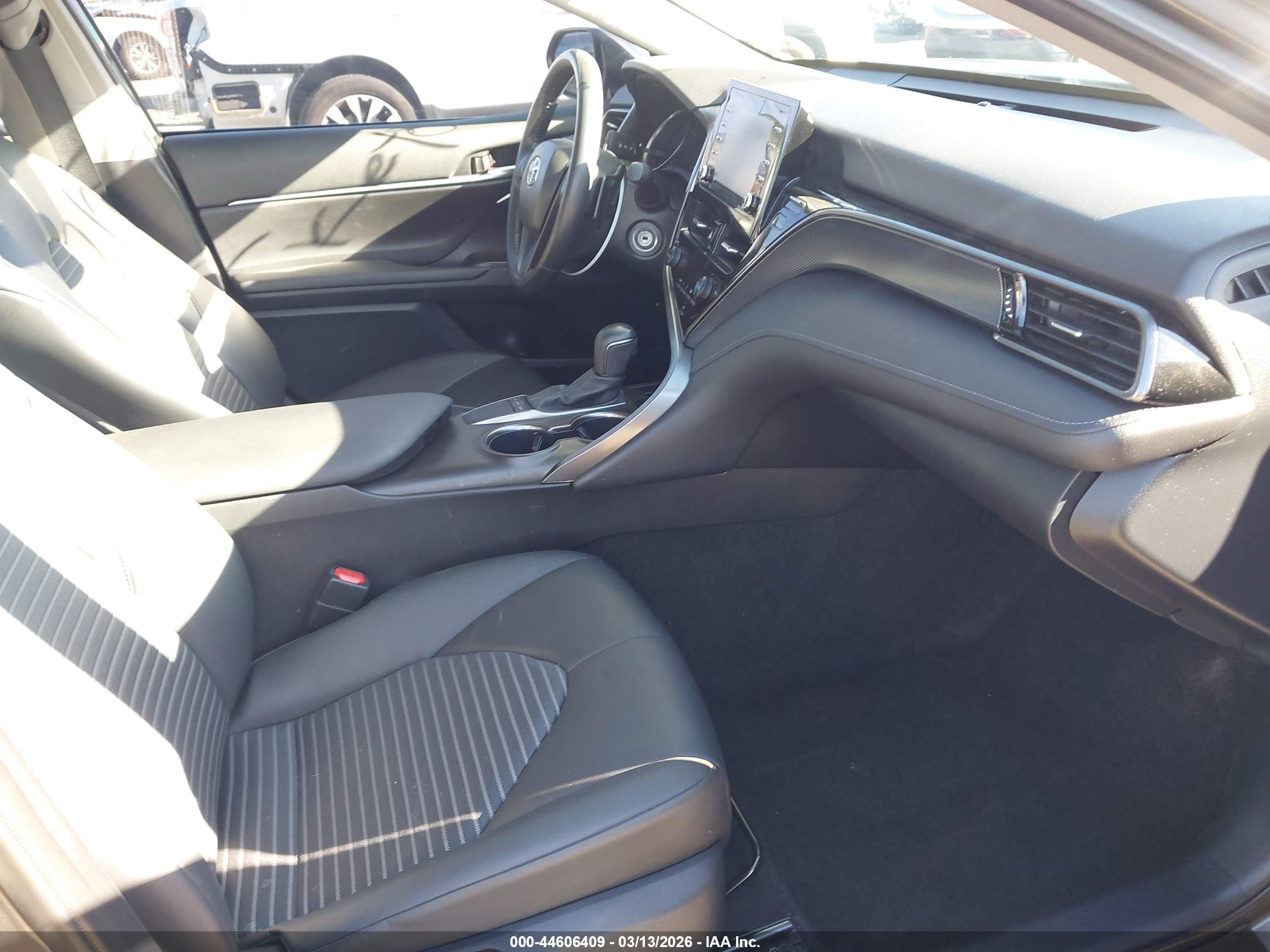 TOYOTA CAMRY image 5