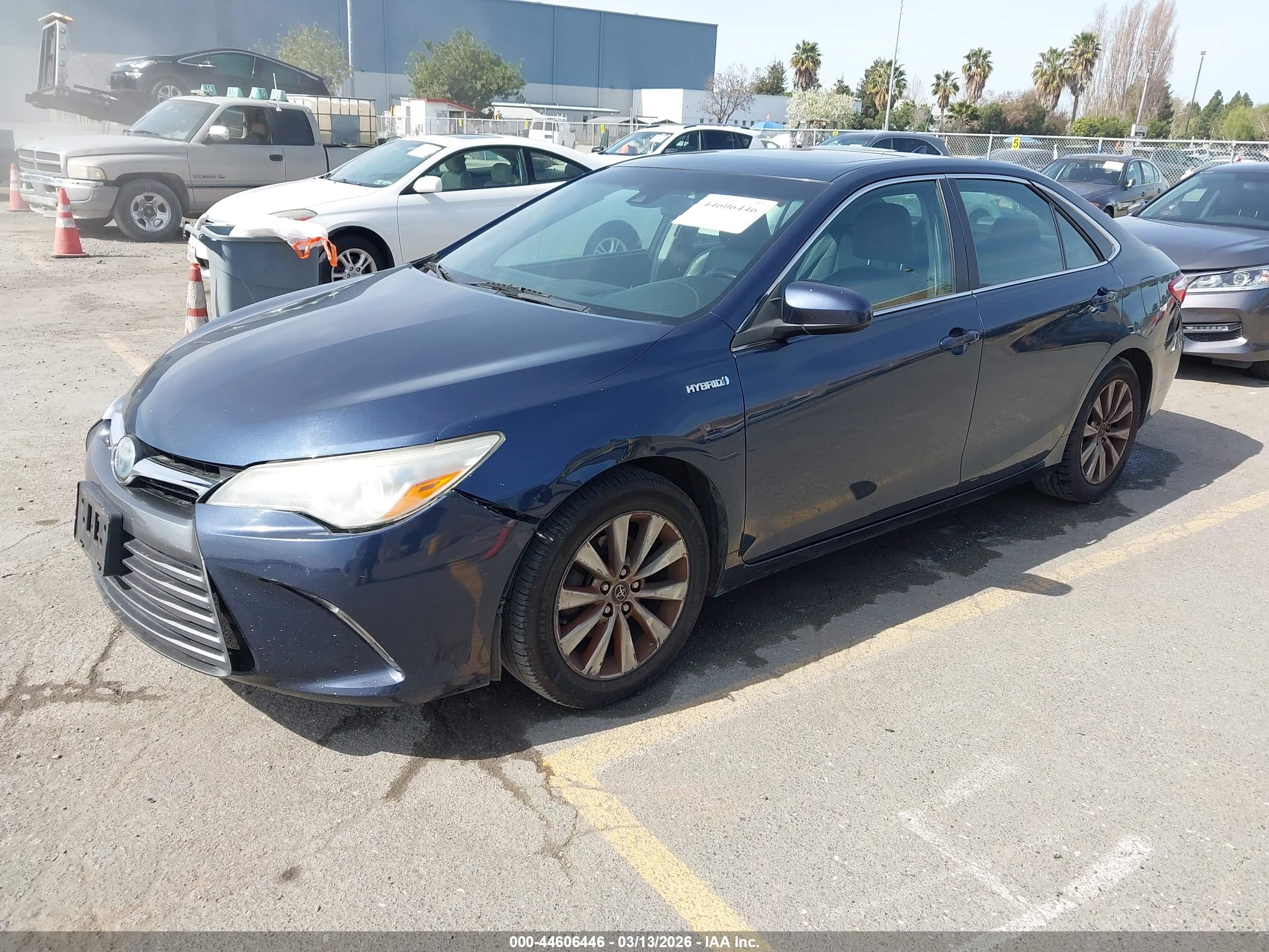 TOYOTA CAMRY image 2
