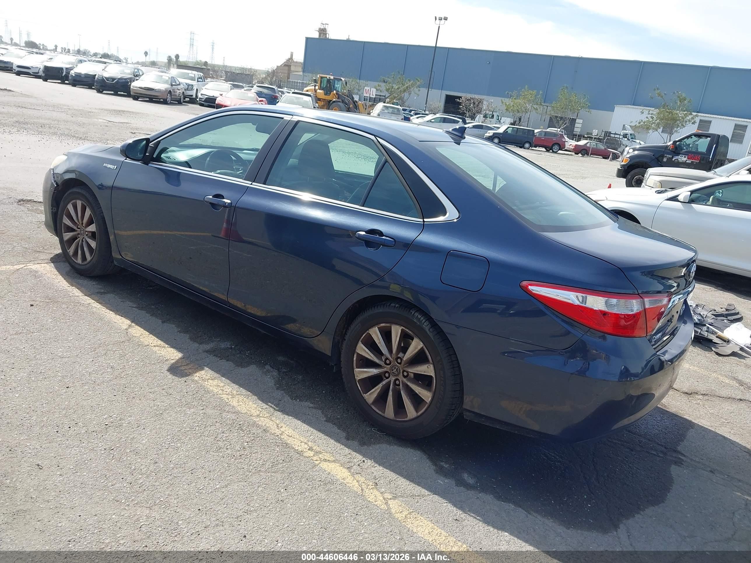 TOYOTA CAMRY image 3