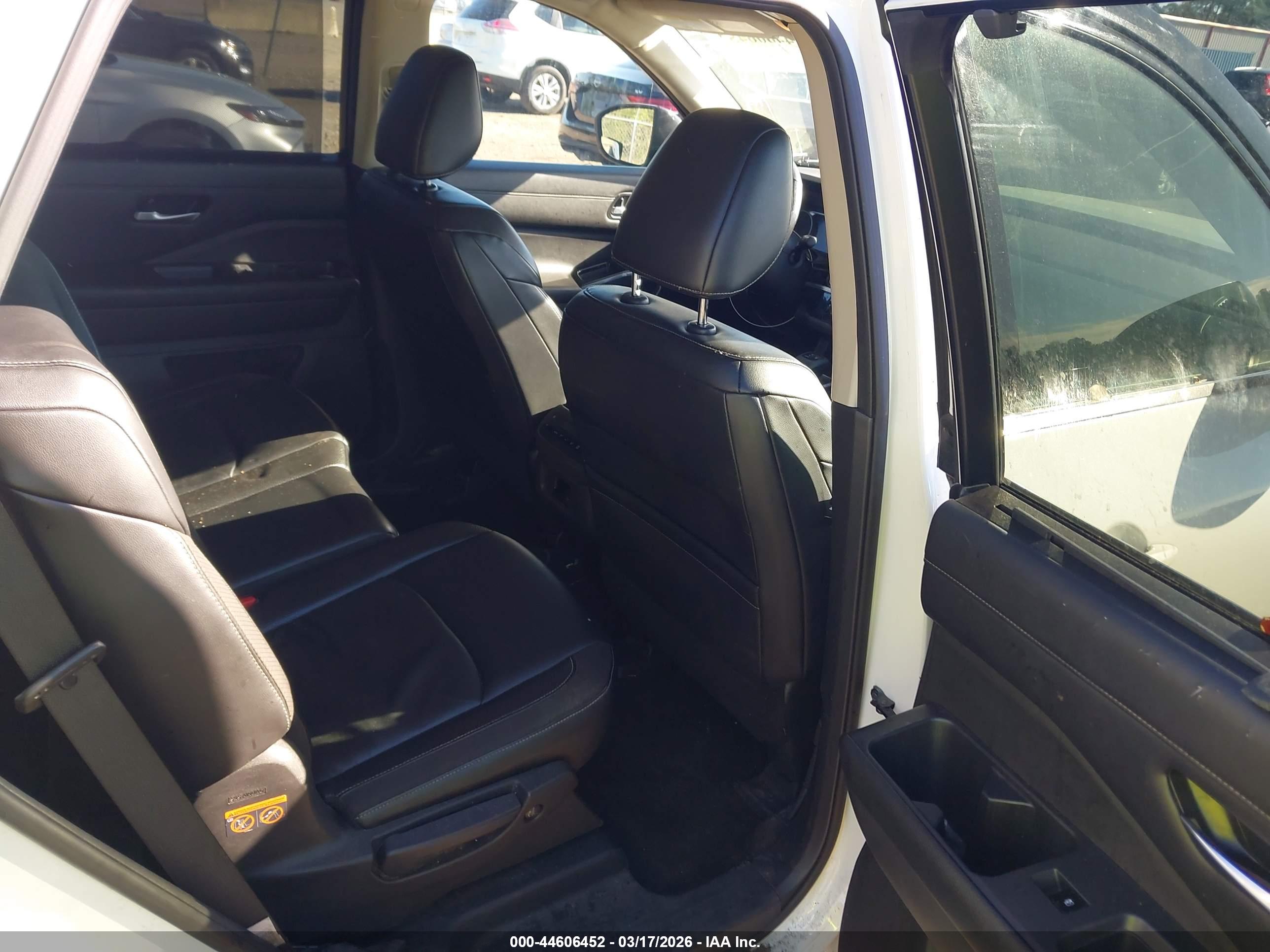NISSAN PATHFINDER image 8
