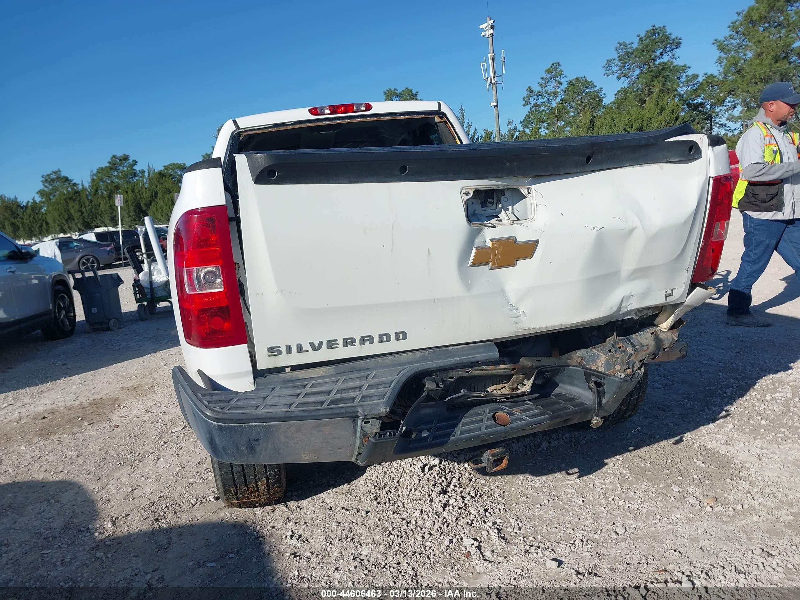 CHEVROLET SILVERADO image 6